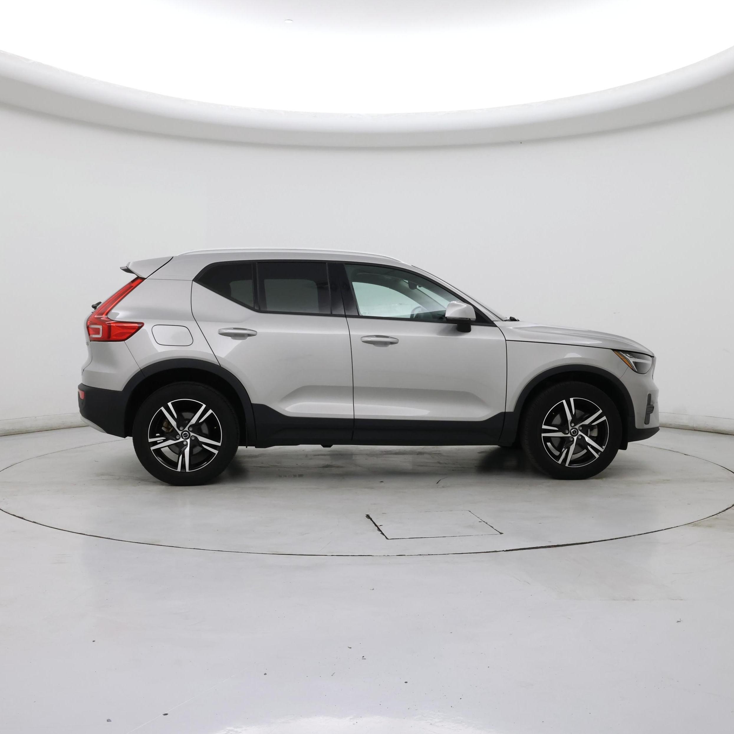 Thumbnail: 2023 Volvo XC40 - 7