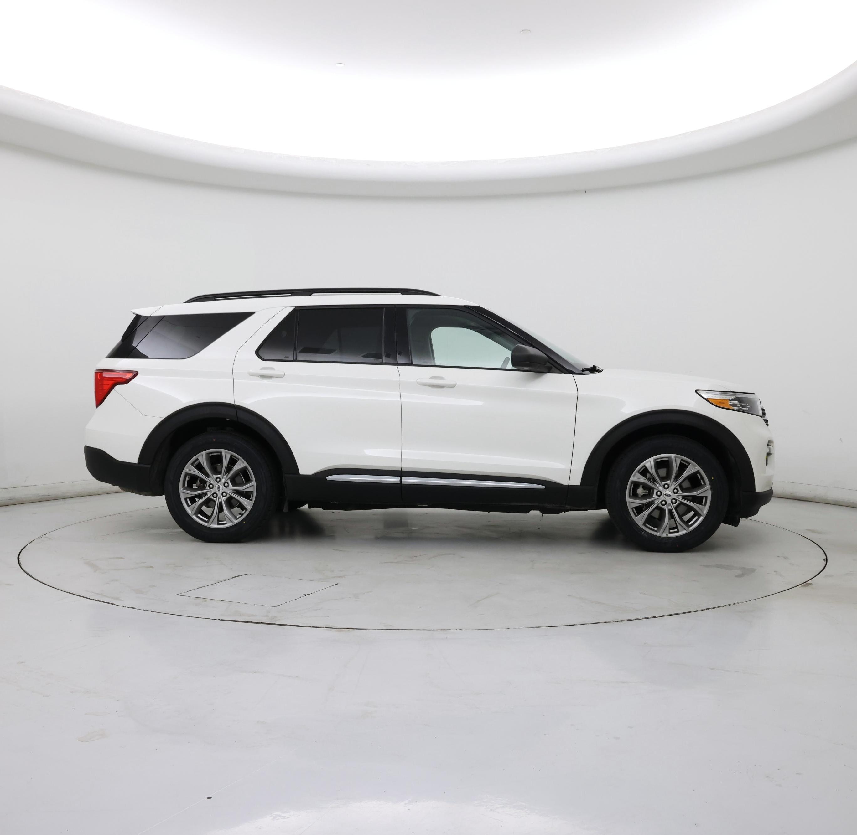 Thumbnail: 2022 Ford Explorer - 7