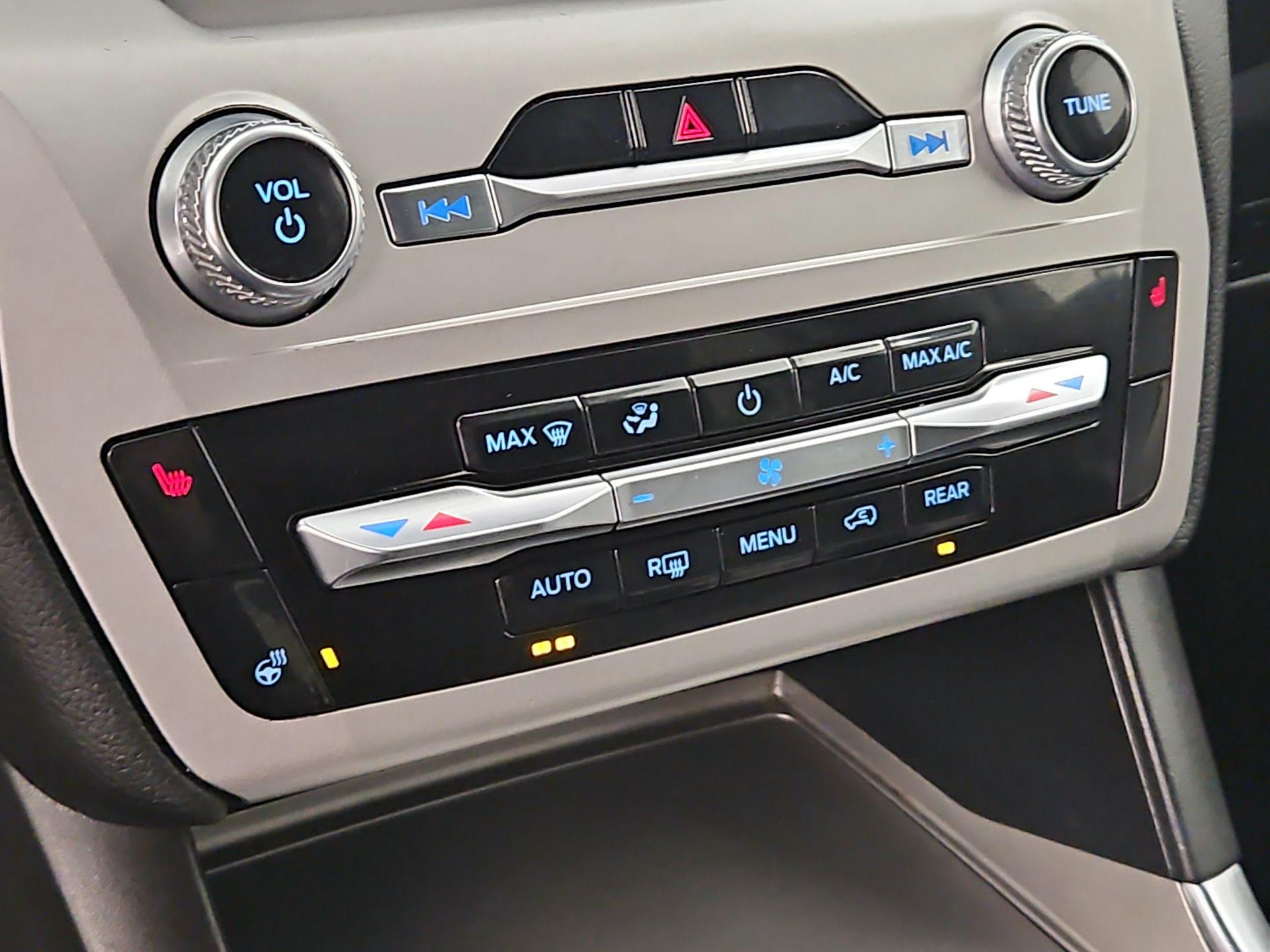 Thumbnail: 2022 Ford Explorer - 17