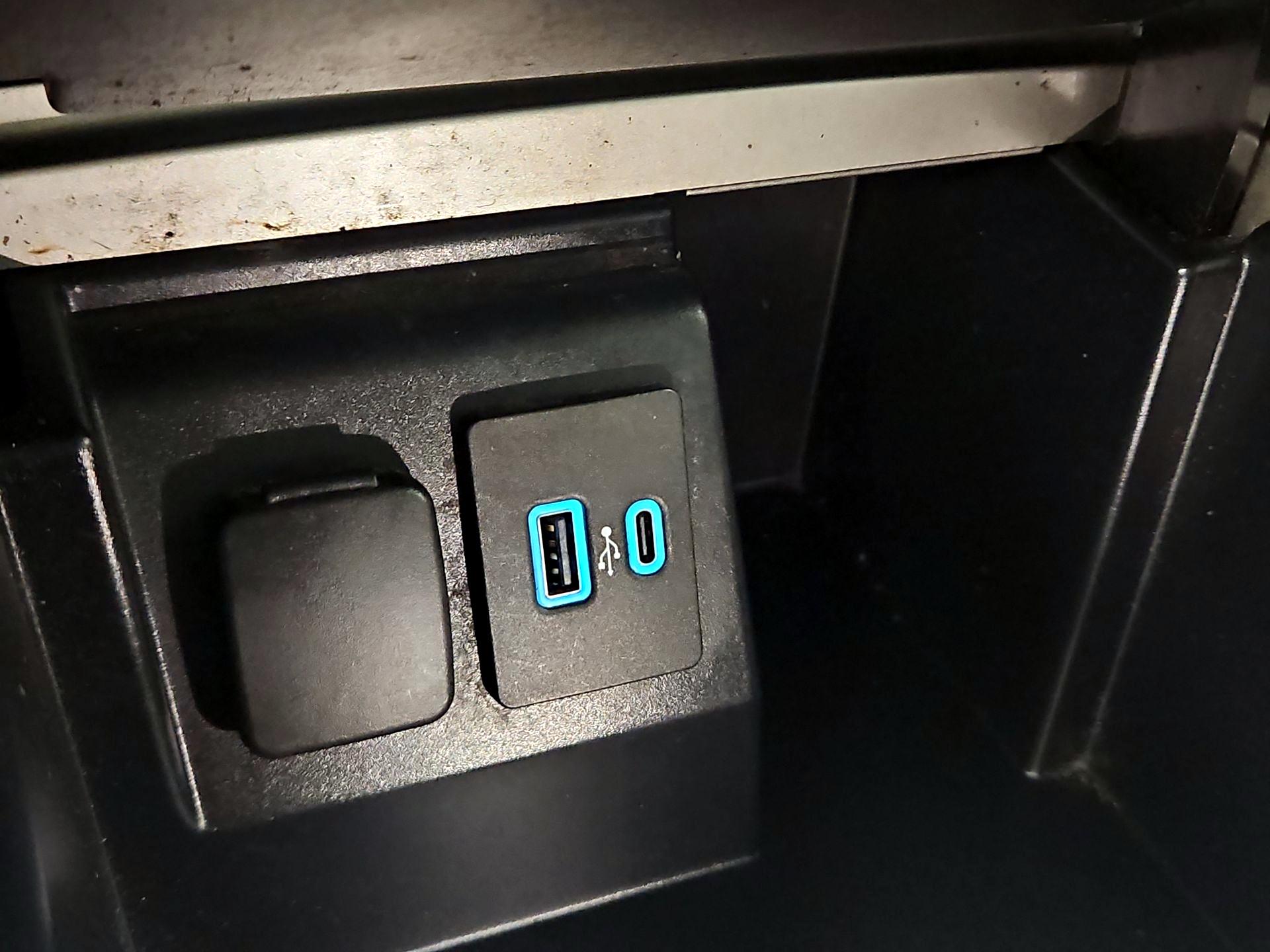 Thumbnail: 2022 Ford Explorer - 19