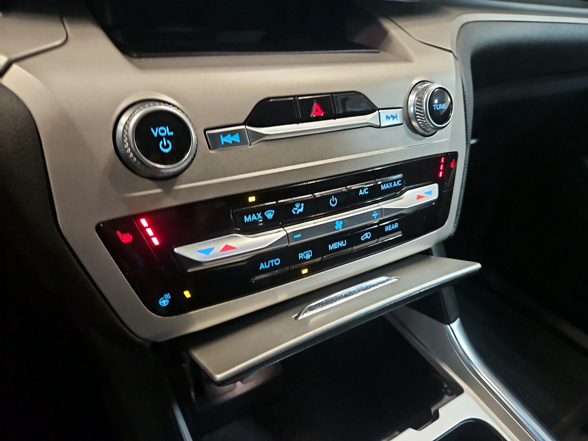 Thumbnail: 2022 Ford Explorer - 17