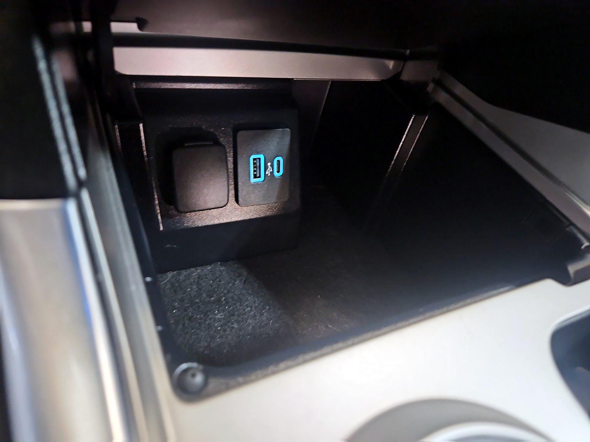 Thumbnail: 2022 Ford Explorer - 19