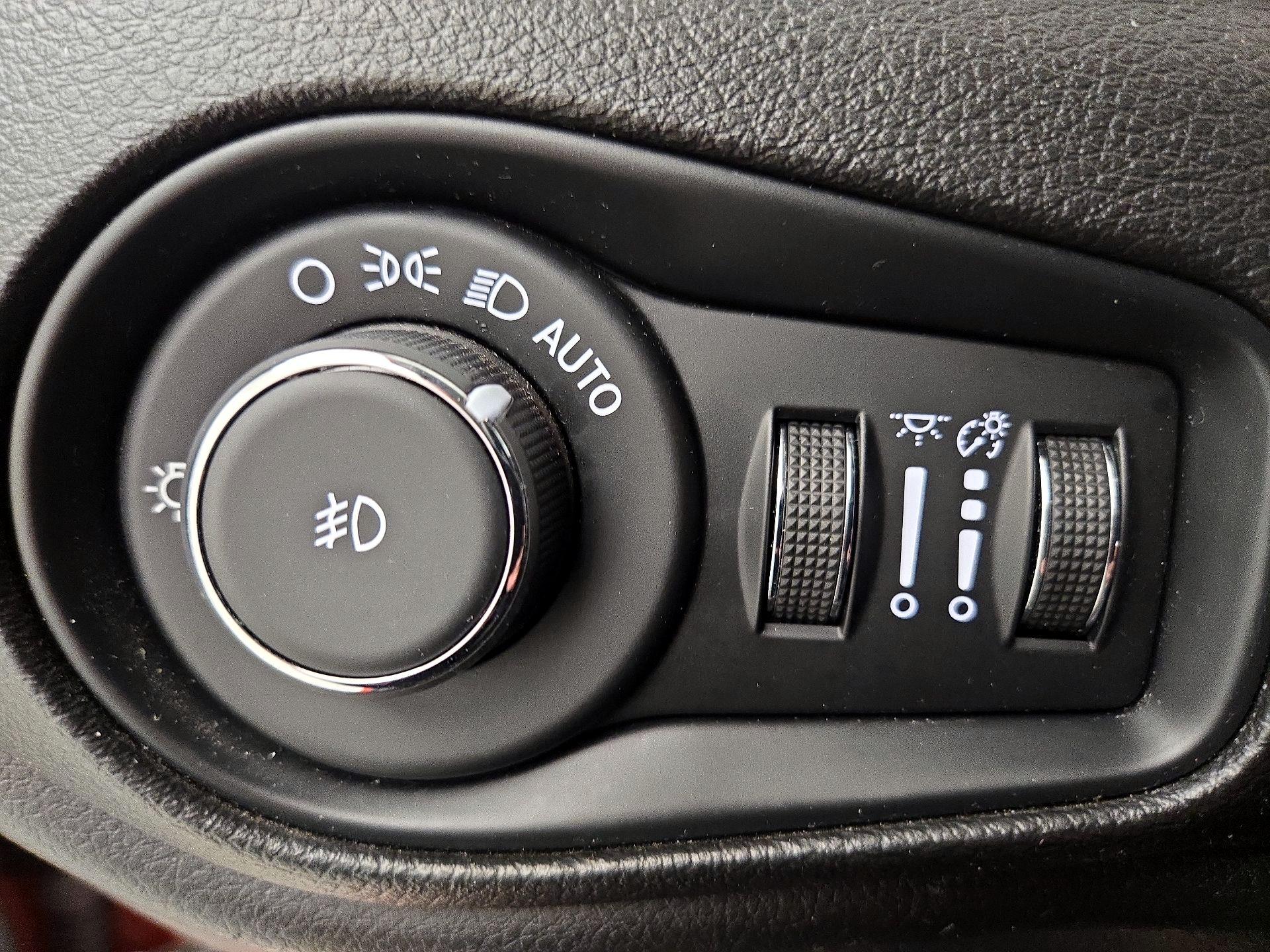 Thumbnail: 2021 Jeep Renegade - 13