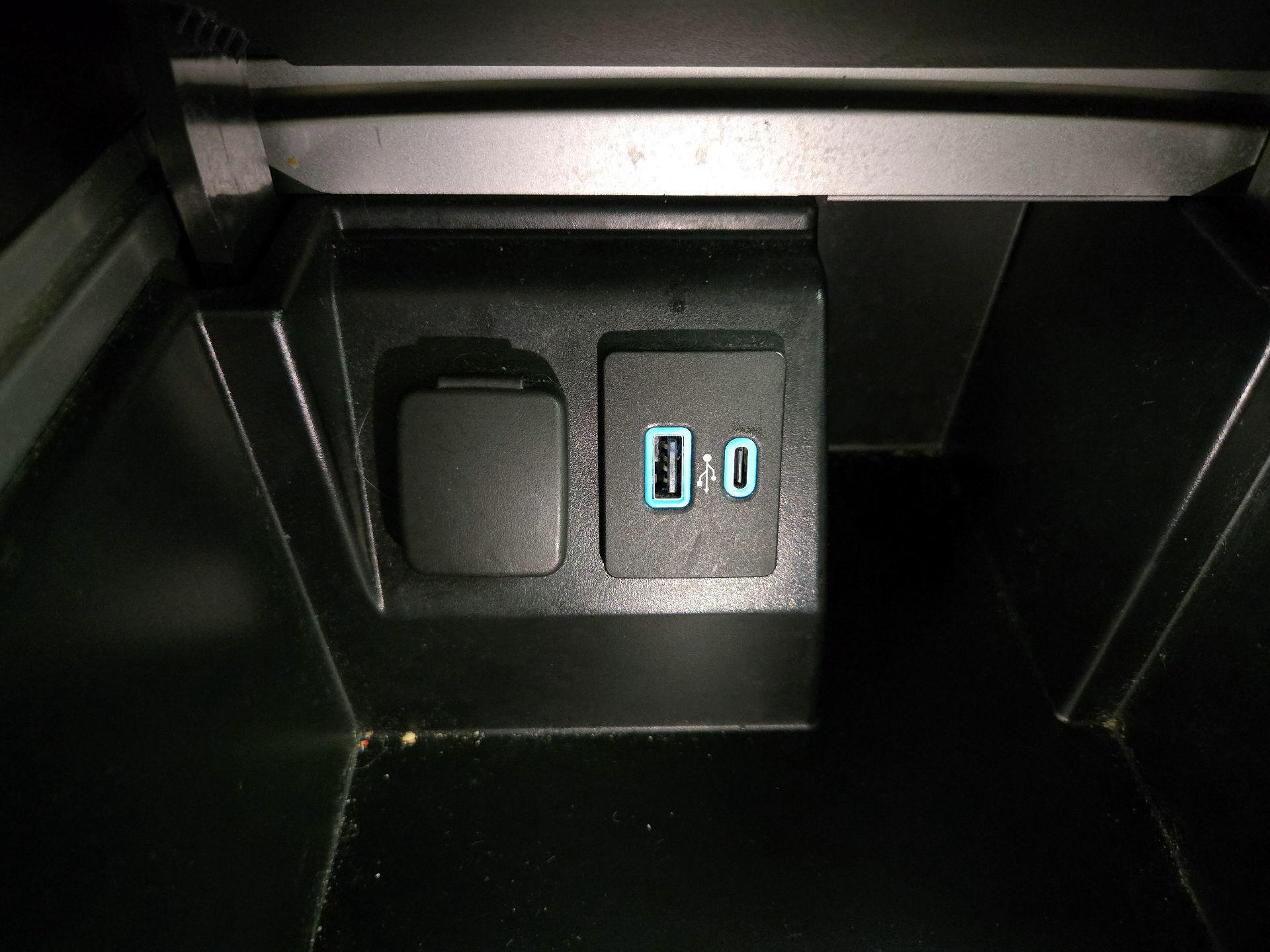 Thumbnail: 2022 Ford Explorer - 19