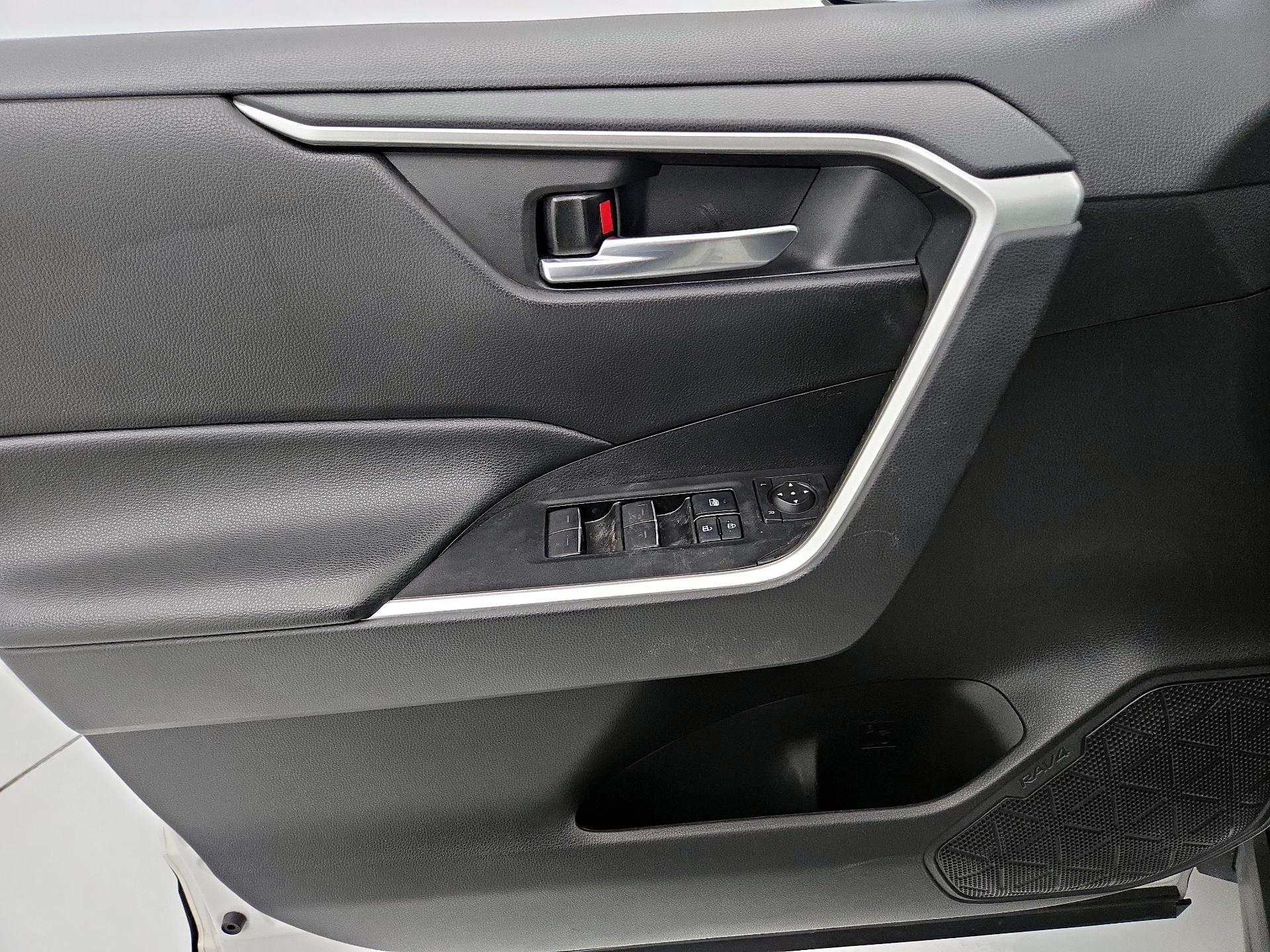 Thumbnail: 2022 Toyota RAV4 - 12