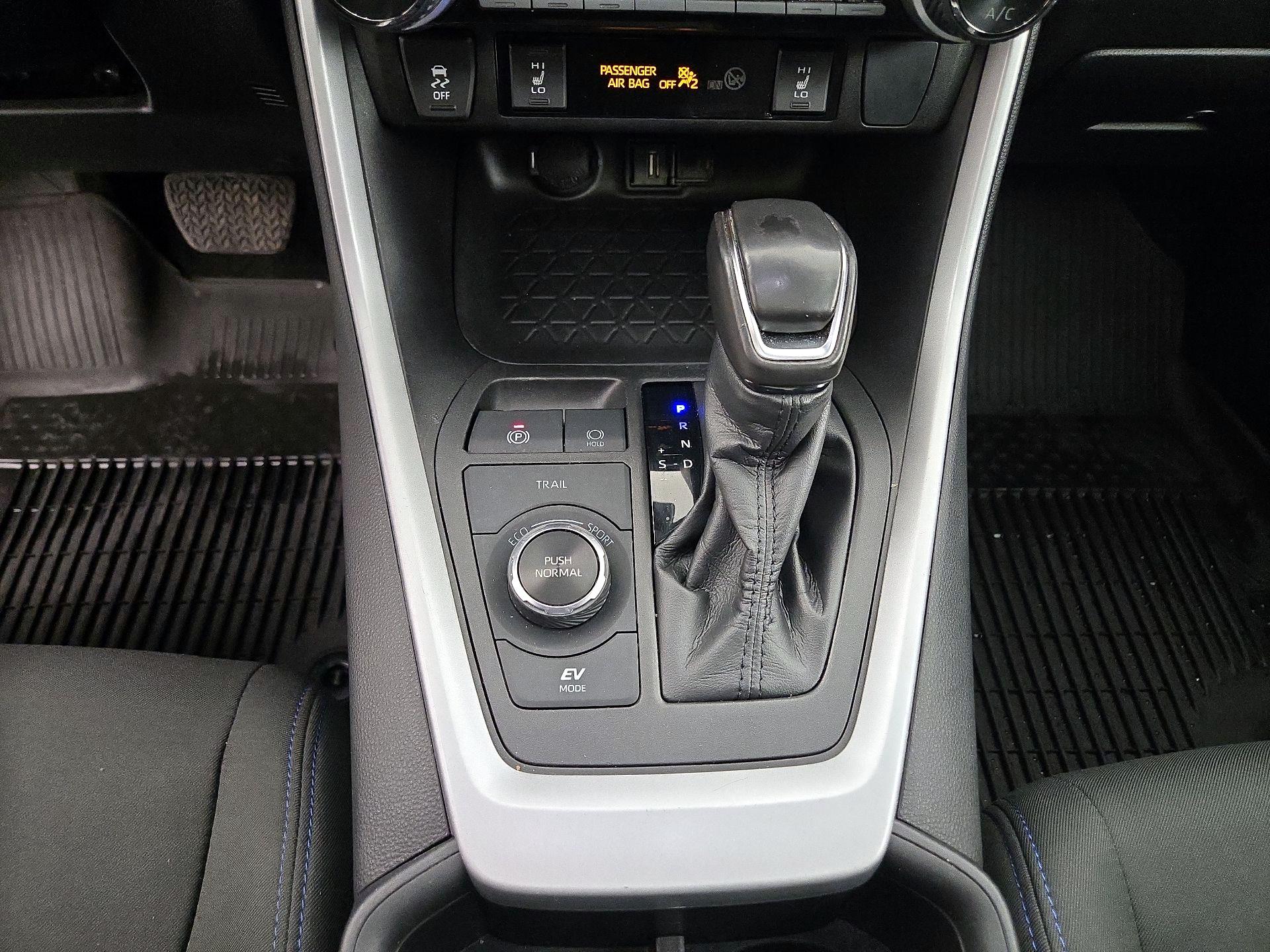 Thumbnail: 2022 Toyota RAV4 - 17