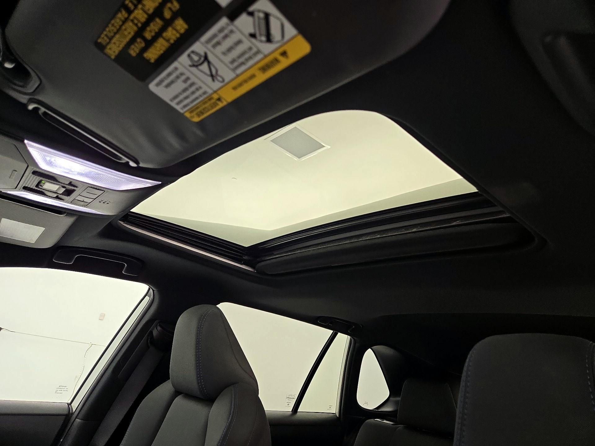 Thumbnail: 2022 Toyota RAV4 - 19