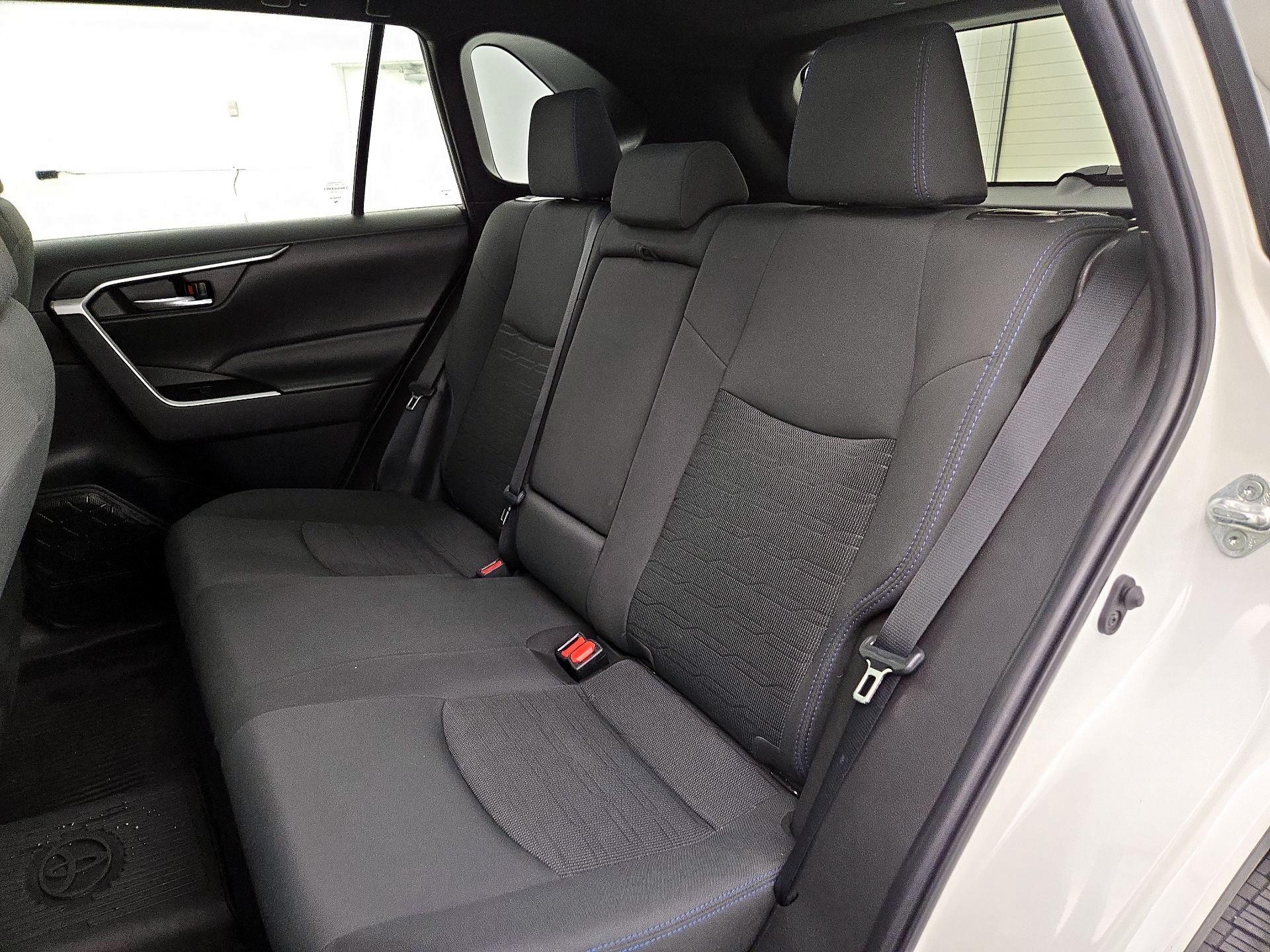 Thumbnail: 2022 Toyota RAV4 - 20