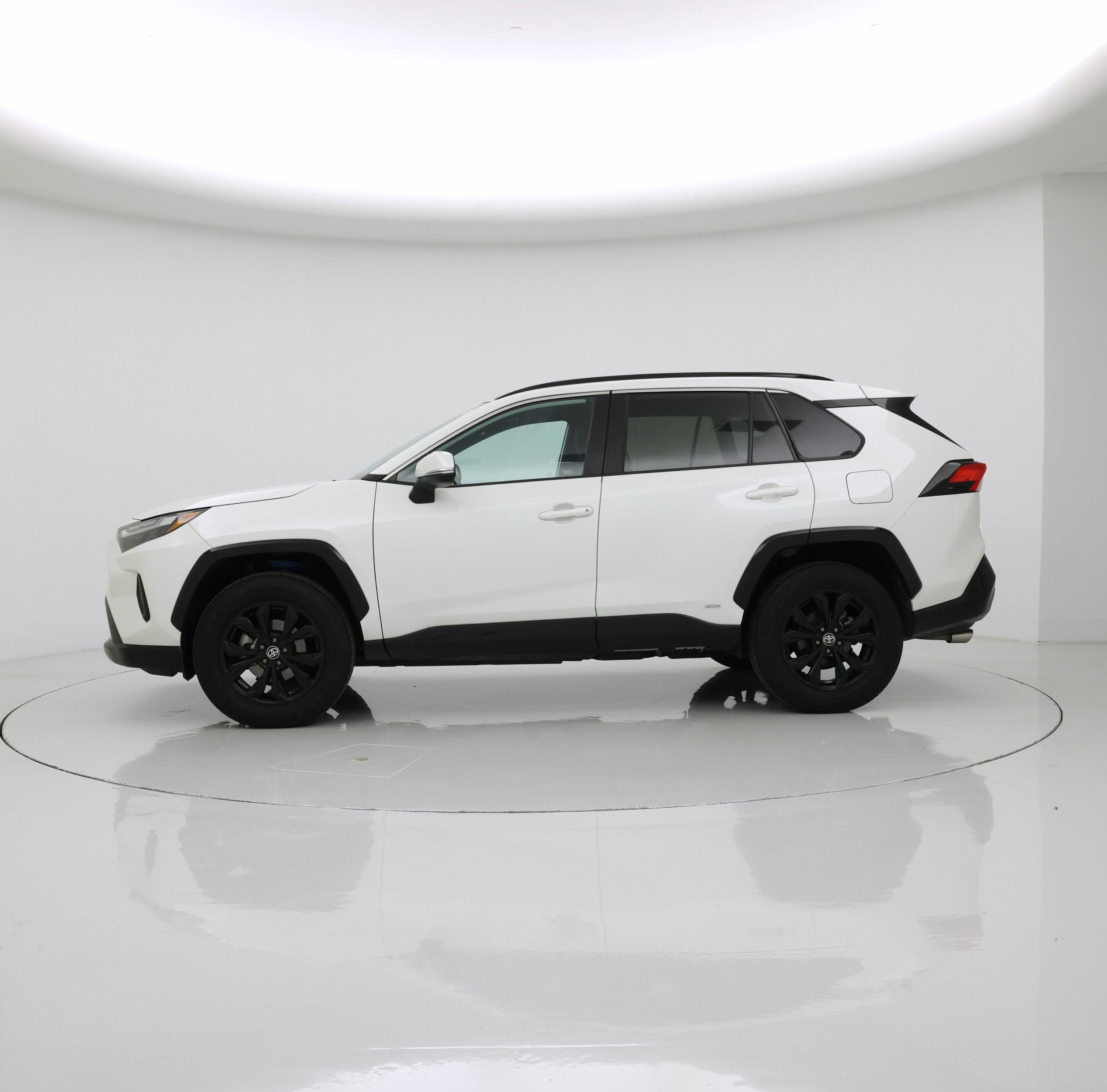 Thumbnail: 2022 Toyota RAV4 - 3