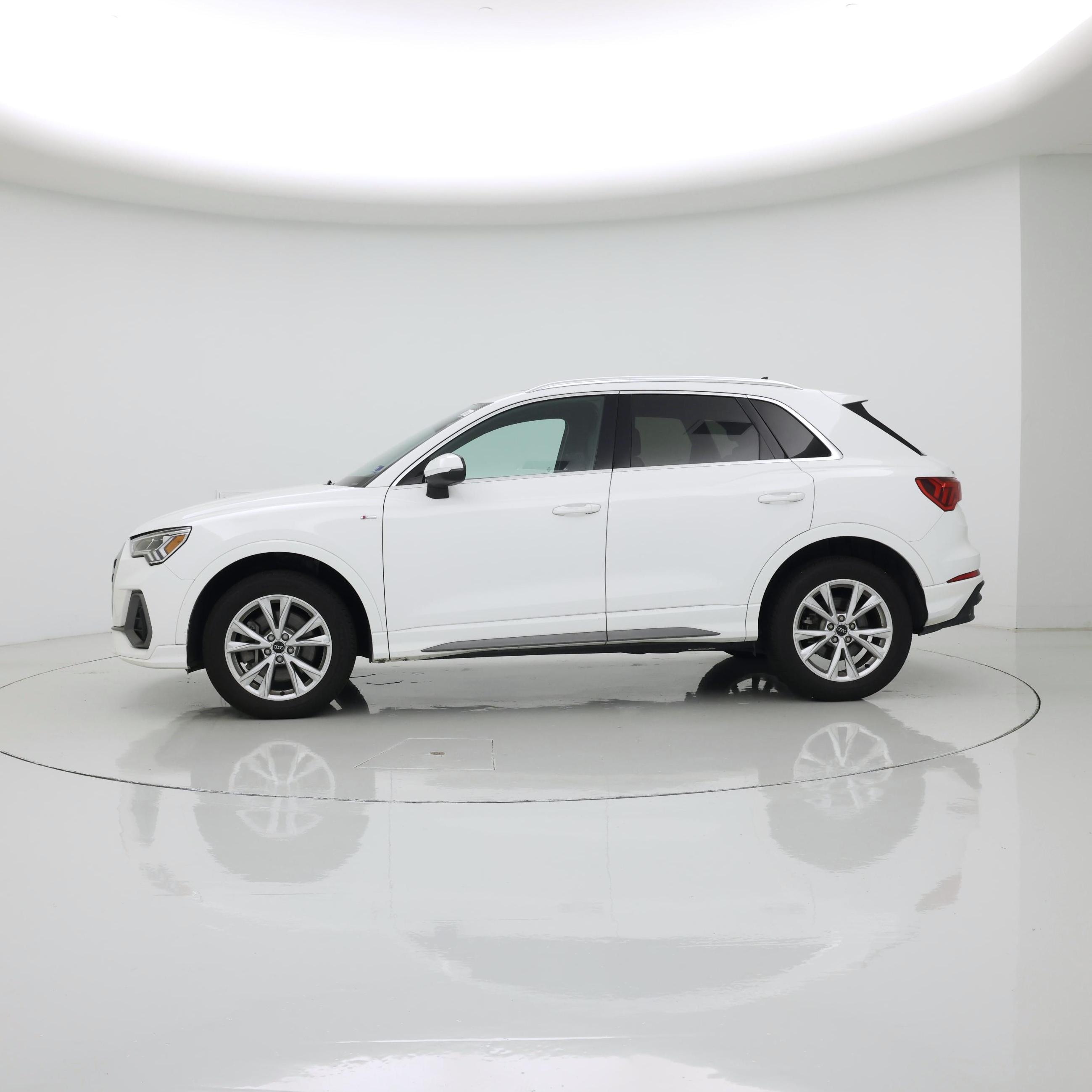 Thumbnail: 2023 Audi Q3 - 3