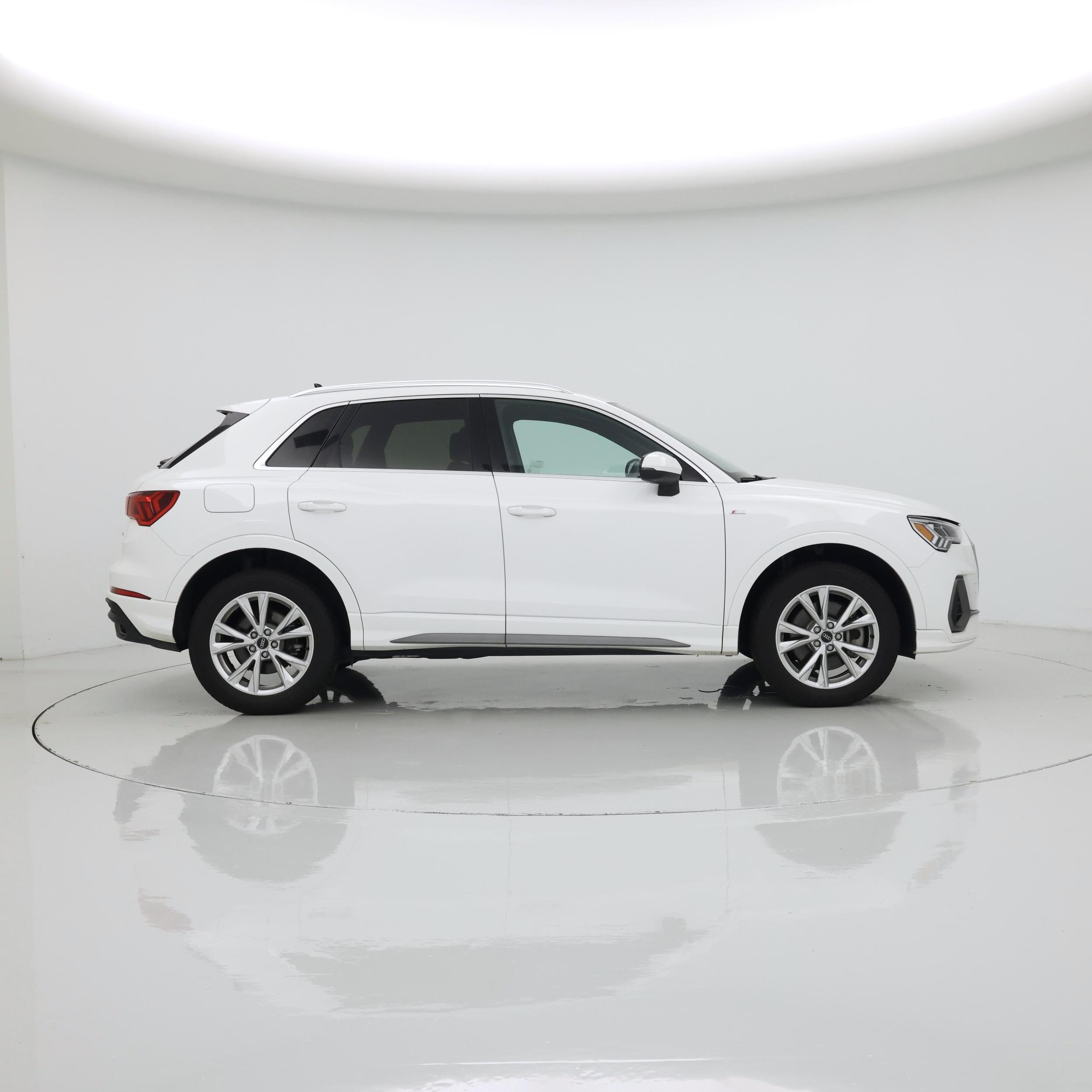 Thumbnail: 2023 Audi Q3 - 7