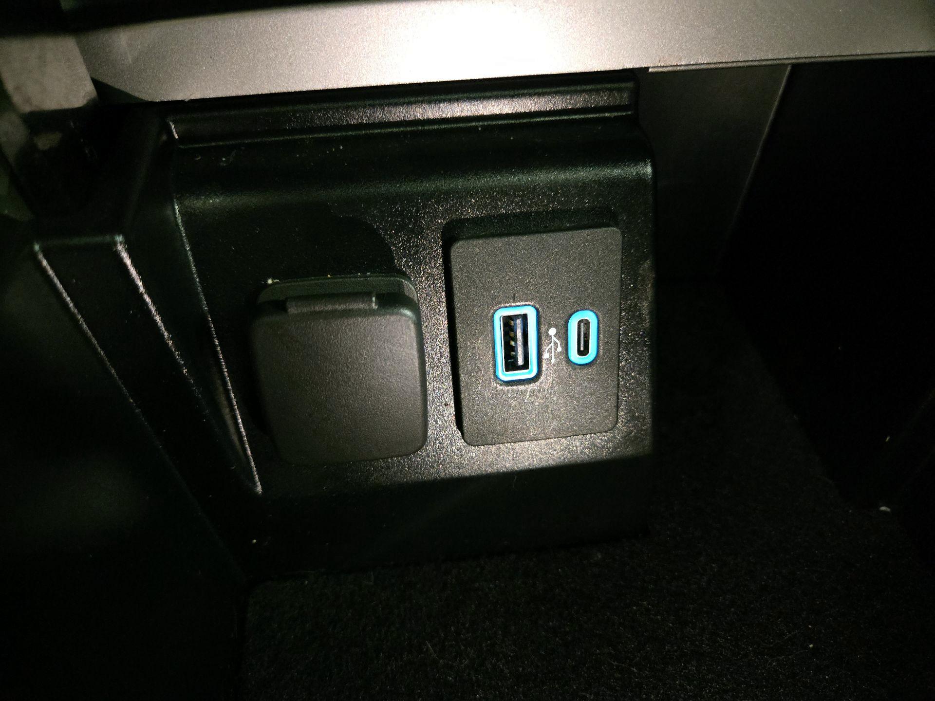 Thumbnail: 2022 Ford Explorer - 19