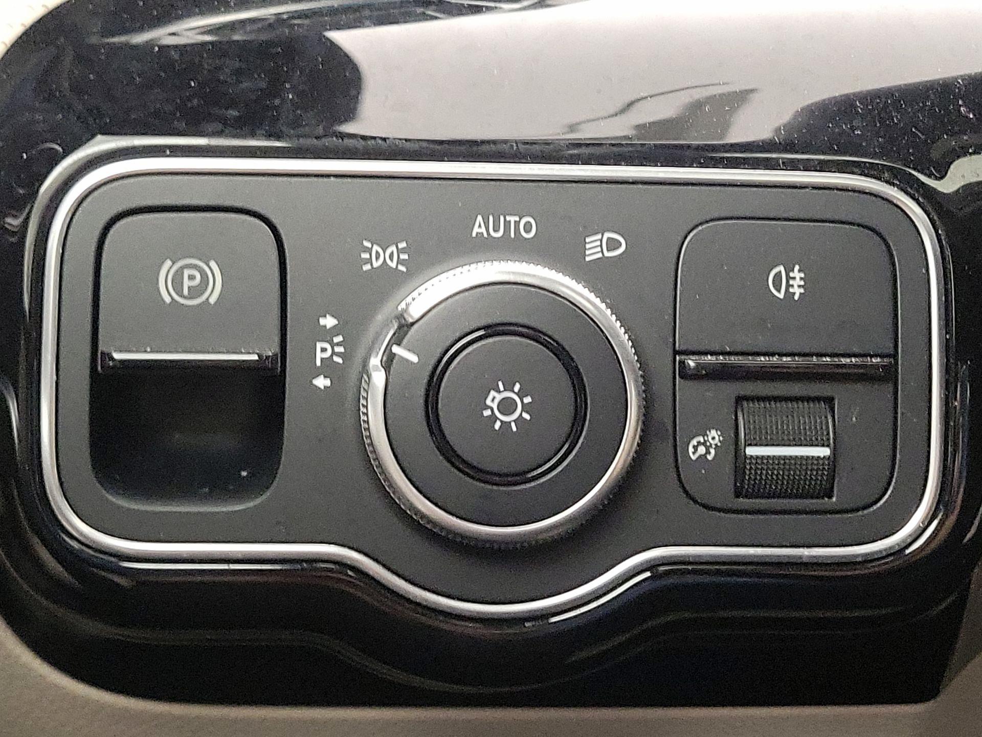 Thumbnail: 2022 Mercedes-Benz A-Class - 13