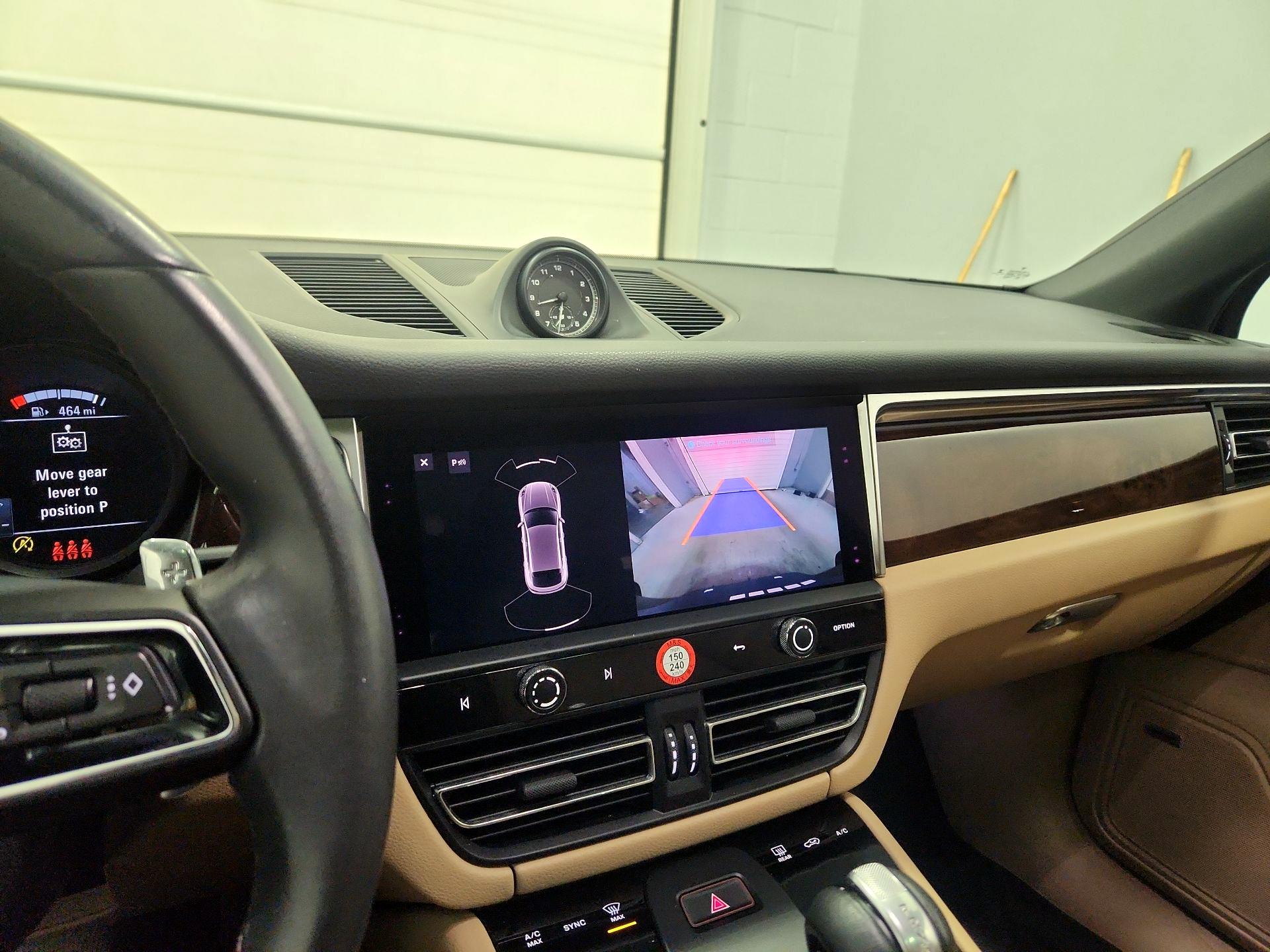 Thumbnail: 2022 Porsche Macan - 15