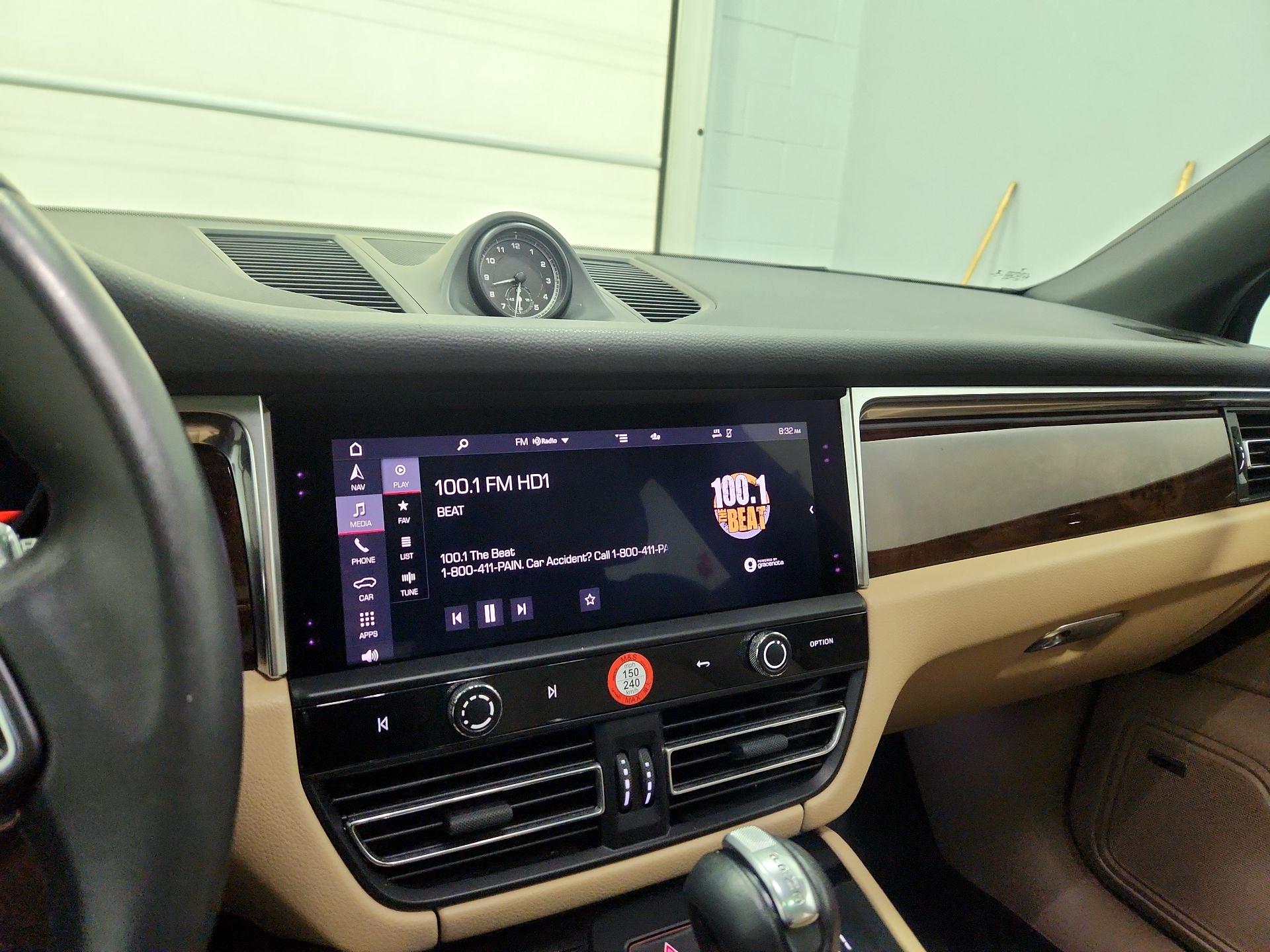 Thumbnail: 2022 Porsche Macan - 16