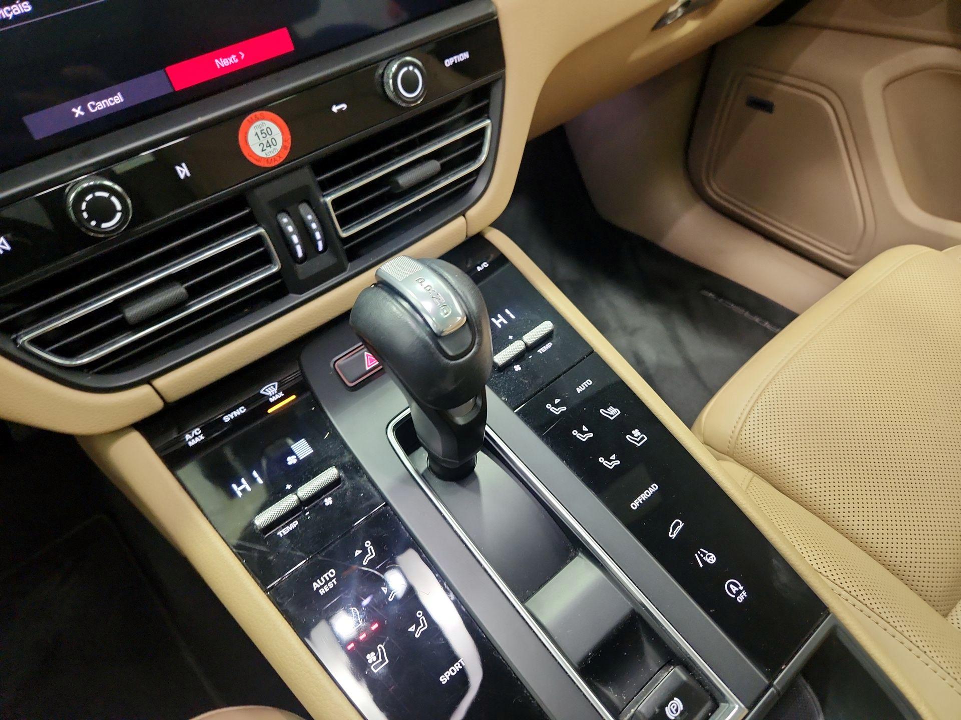 Thumbnail: 2022 Porsche Macan - 18