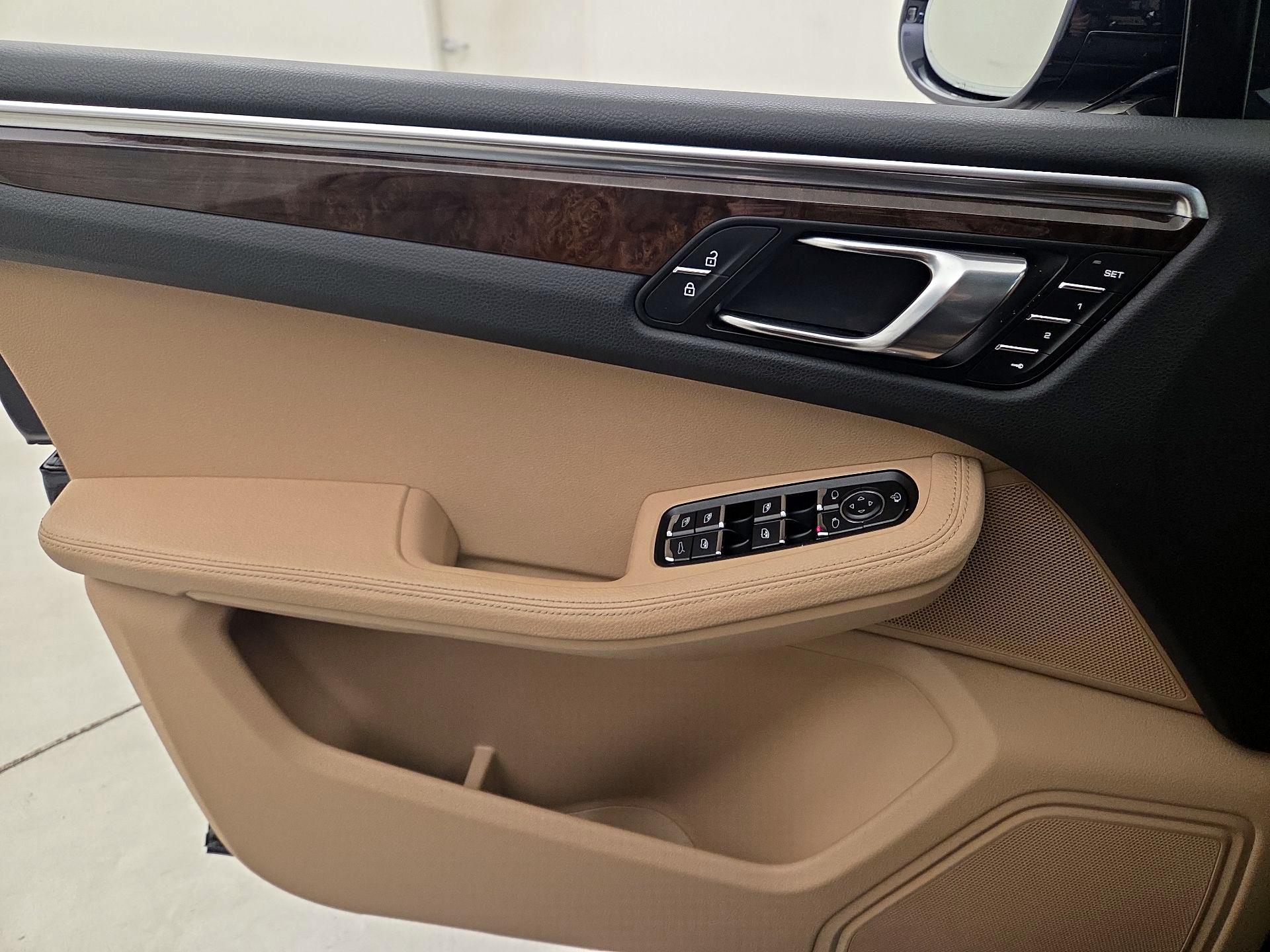 Thumbnail: 2023 Porsche Macan - 12