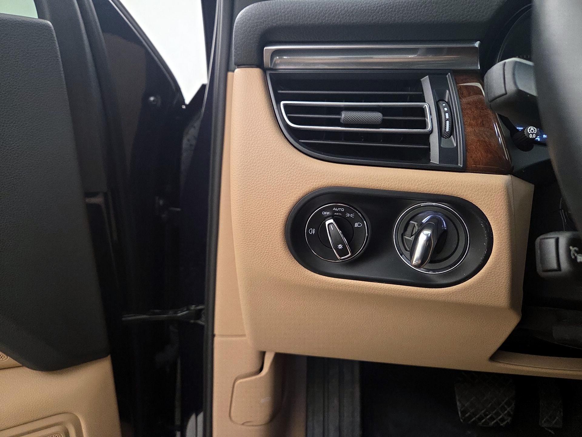 Thumbnail: 2023 Porsche Macan - 13