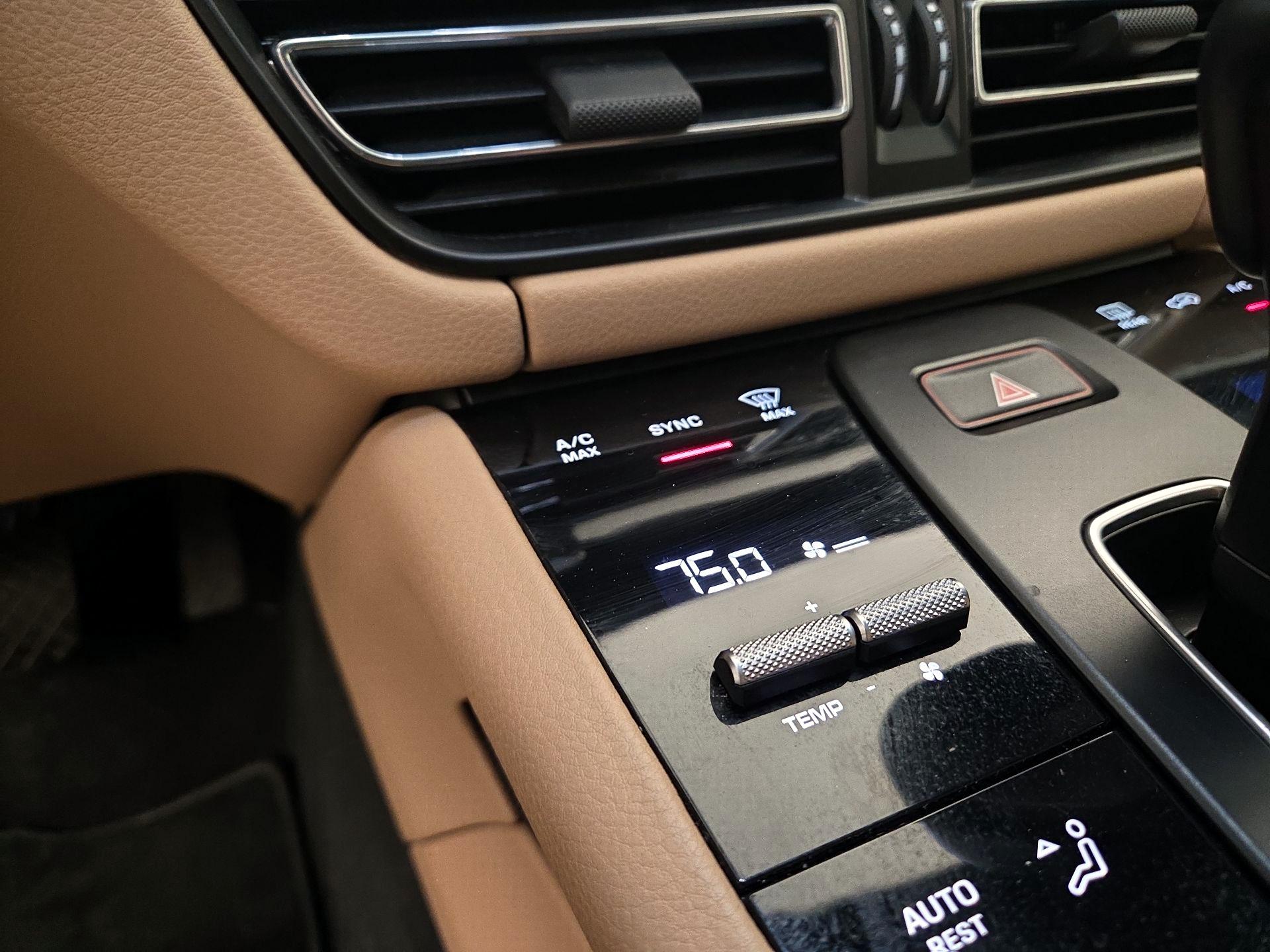 Thumbnail: 2023 Porsche Macan - 16