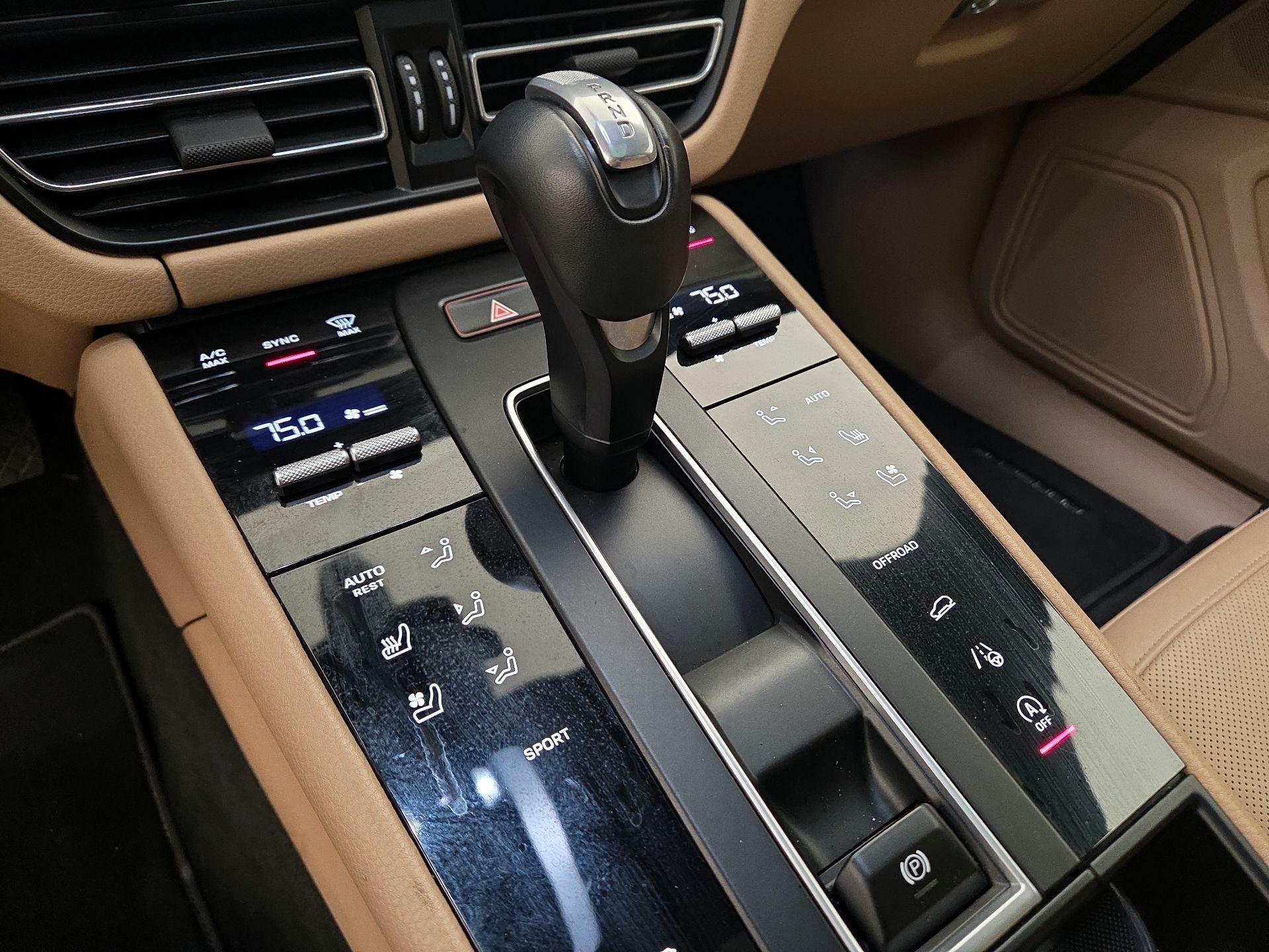 Thumbnail: 2023 Porsche Macan - 17