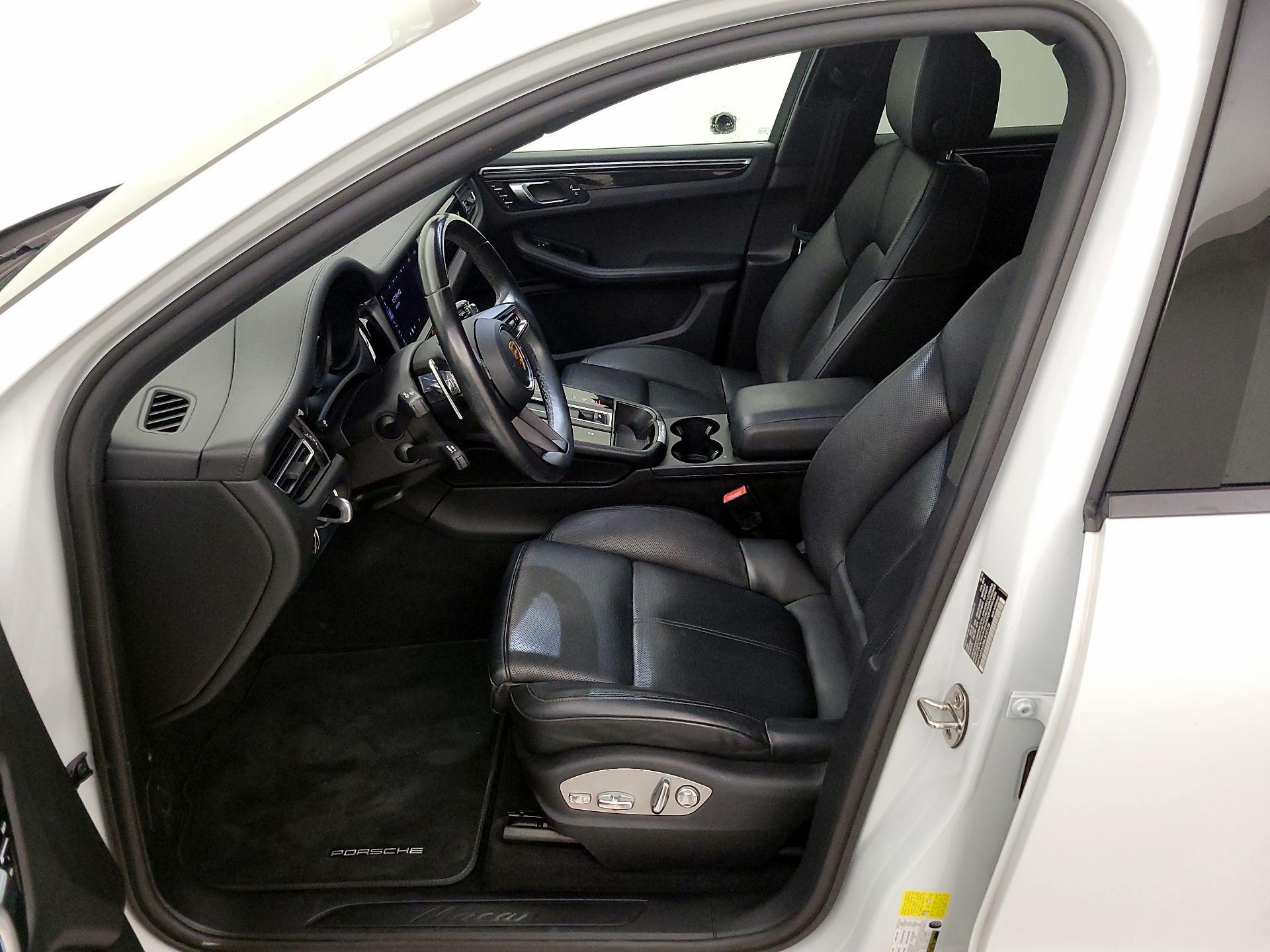 Thumbnail: 2022 Porsche Macan - 11