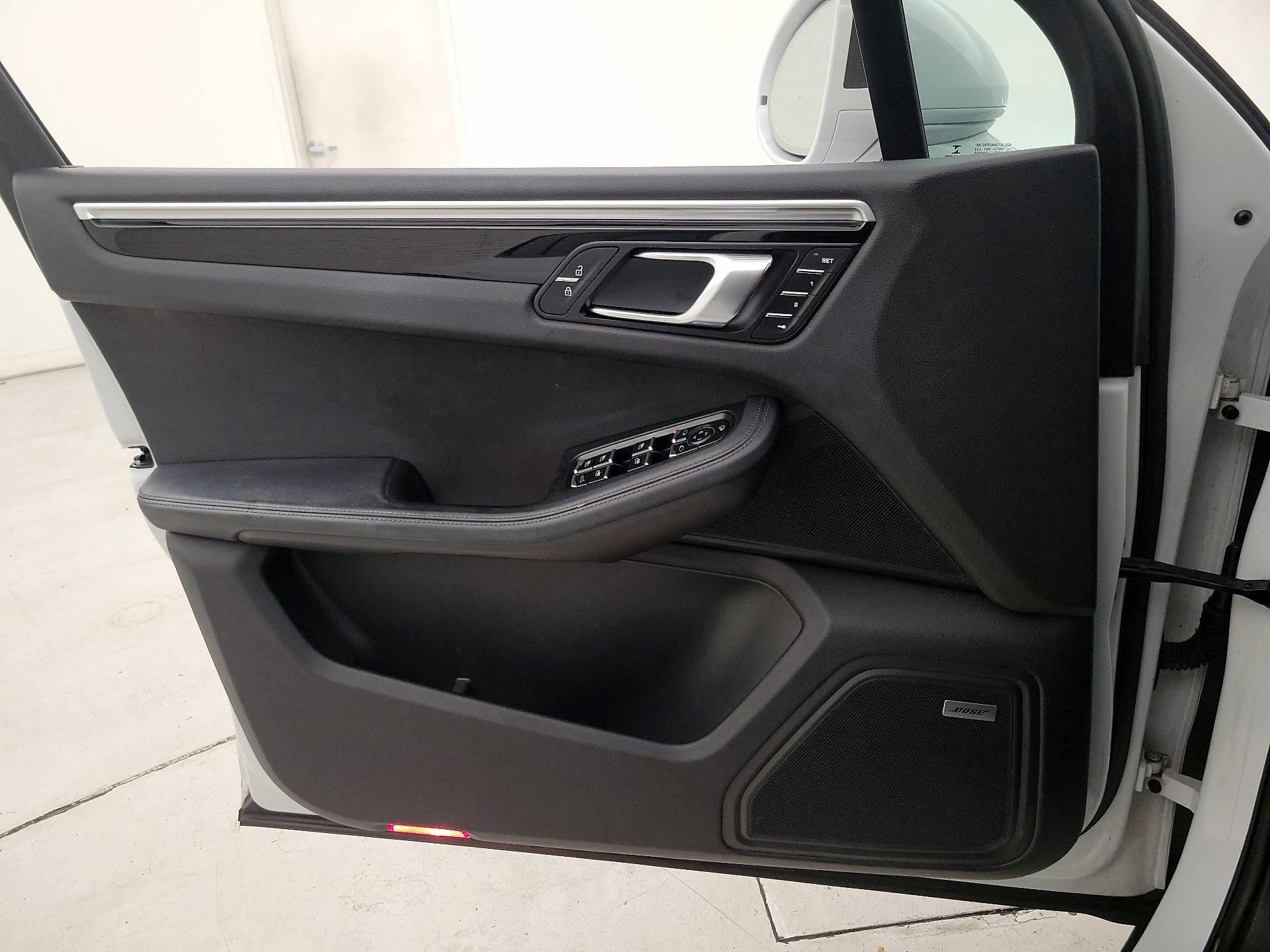 Thumbnail: 2022 Porsche Macan - 12