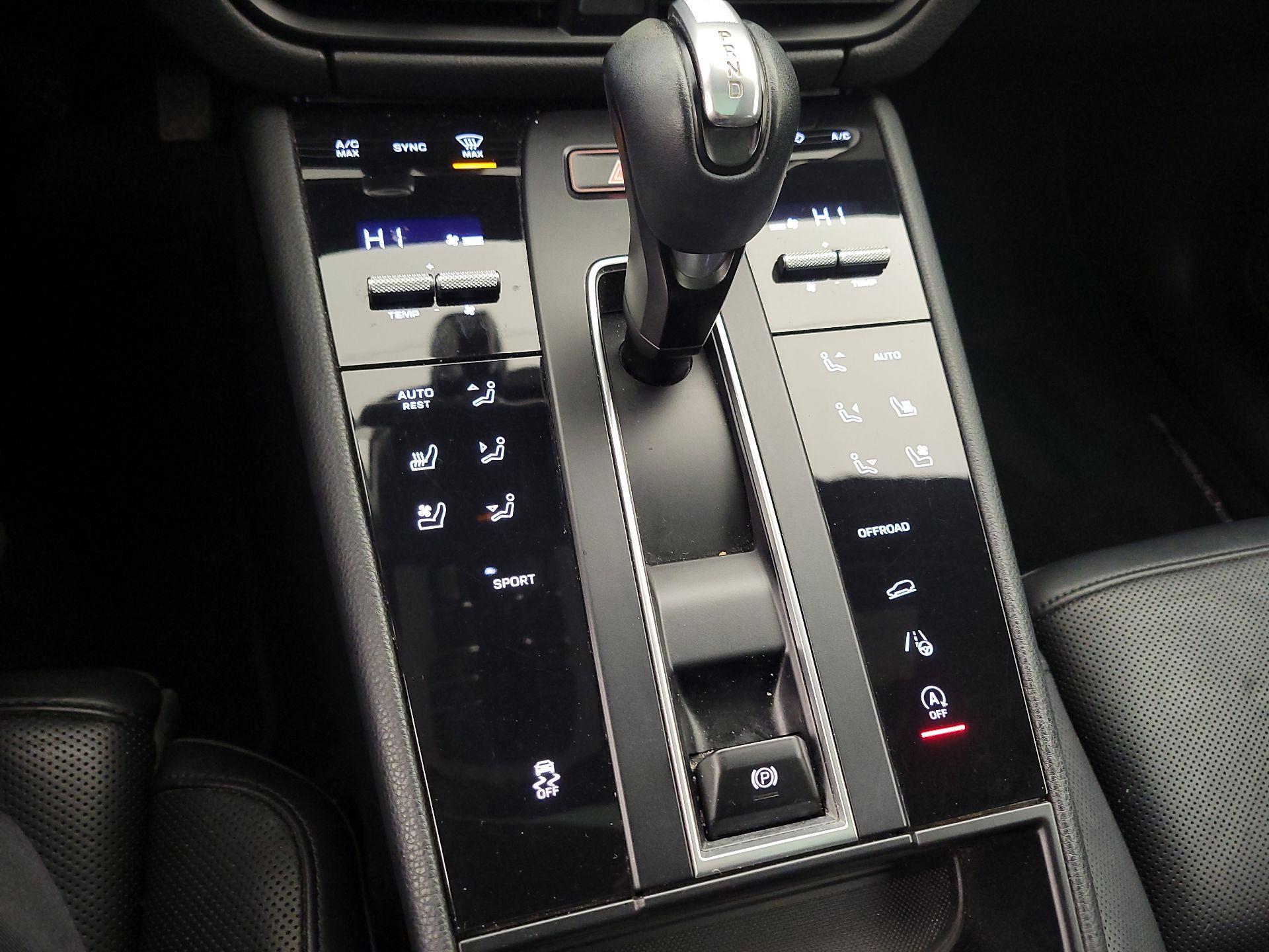 Thumbnail: 2022 Porsche Macan - 16