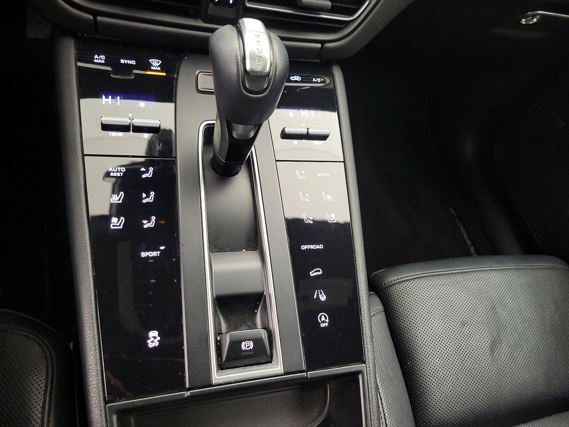 Thumbnail: 2022 Porsche Macan - 17