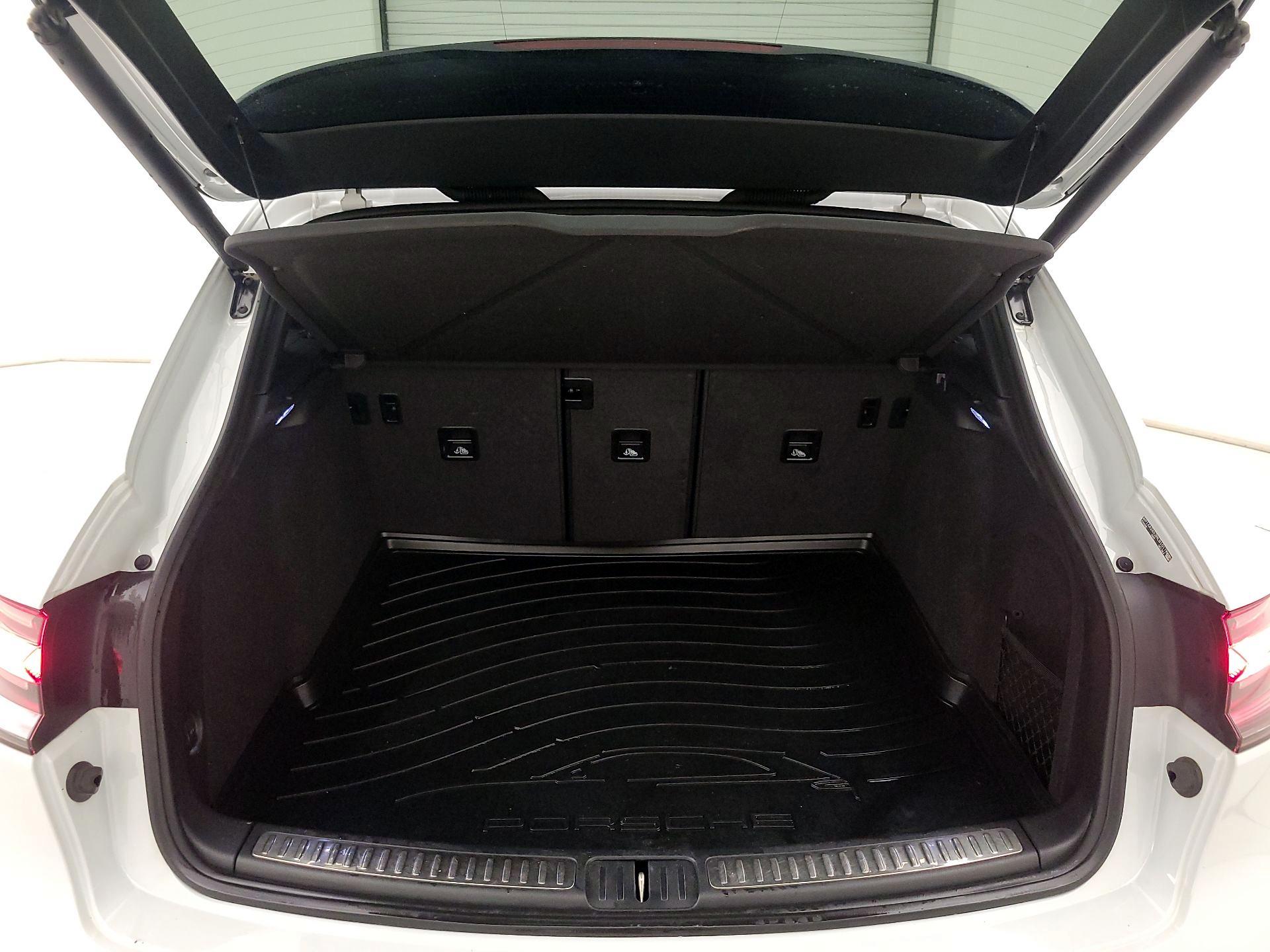 Thumbnail: 2022 Porsche Macan - 19