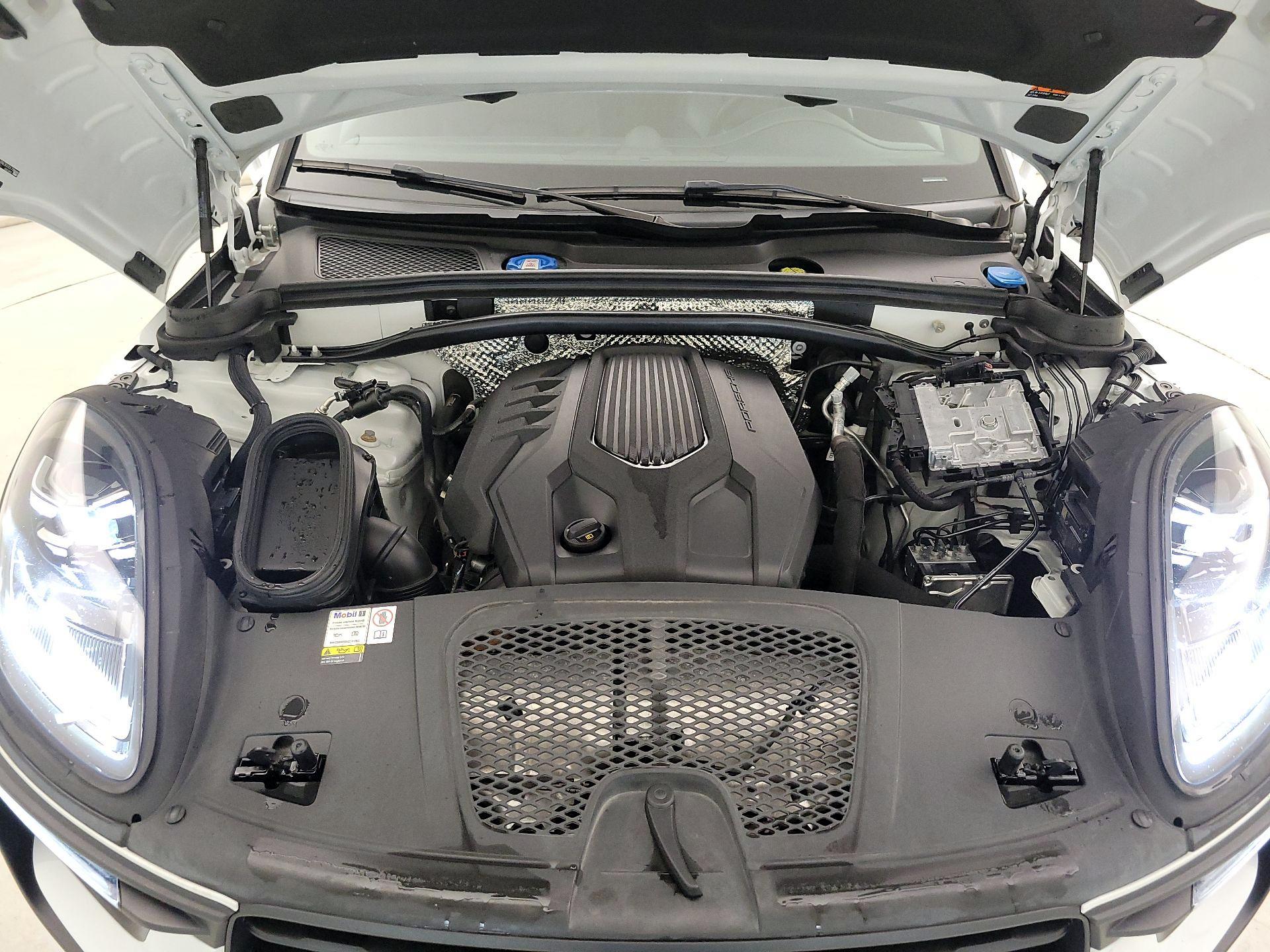 Thumbnail: 2022 Porsche Macan - 20