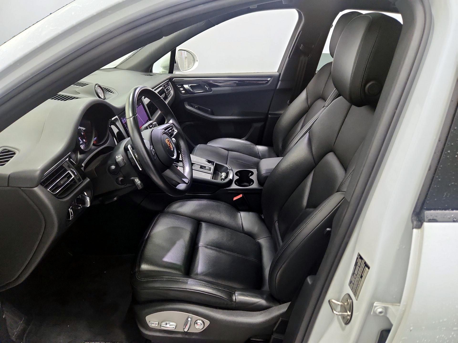 Thumbnail: 2022 Porsche Macan - 11