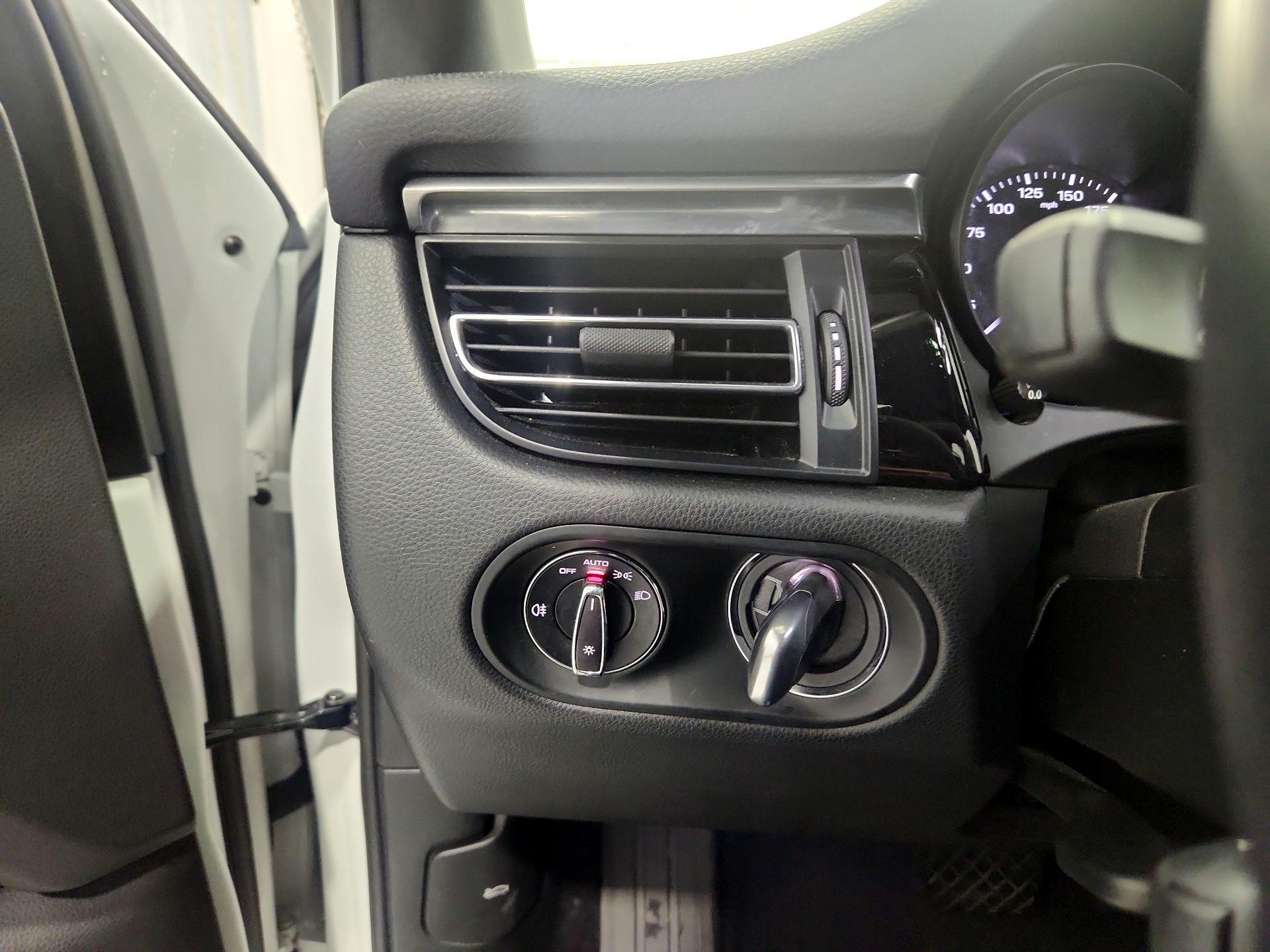 Thumbnail: 2022 Porsche Macan - 13