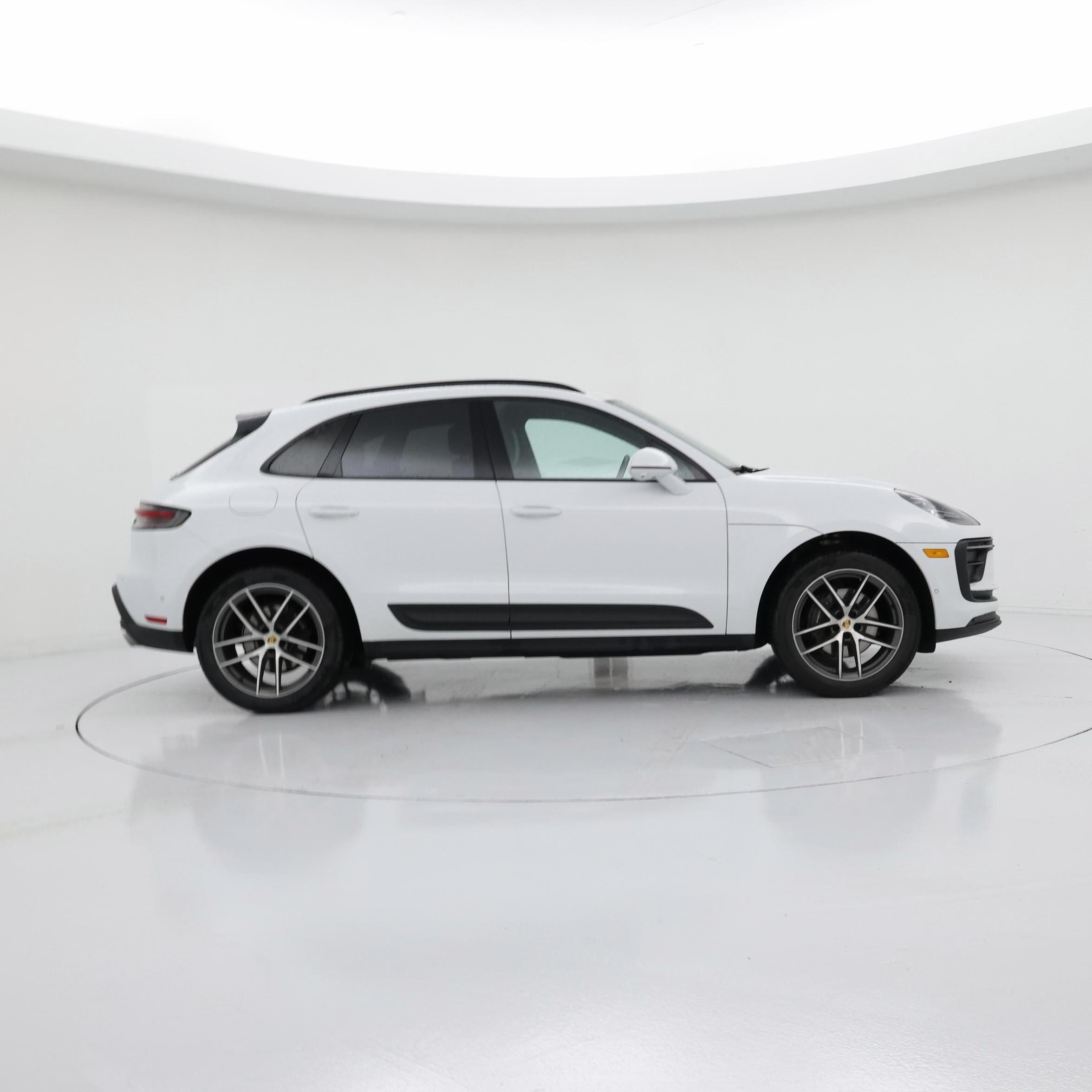 Thumbnail: 2022 Porsche Macan - 7