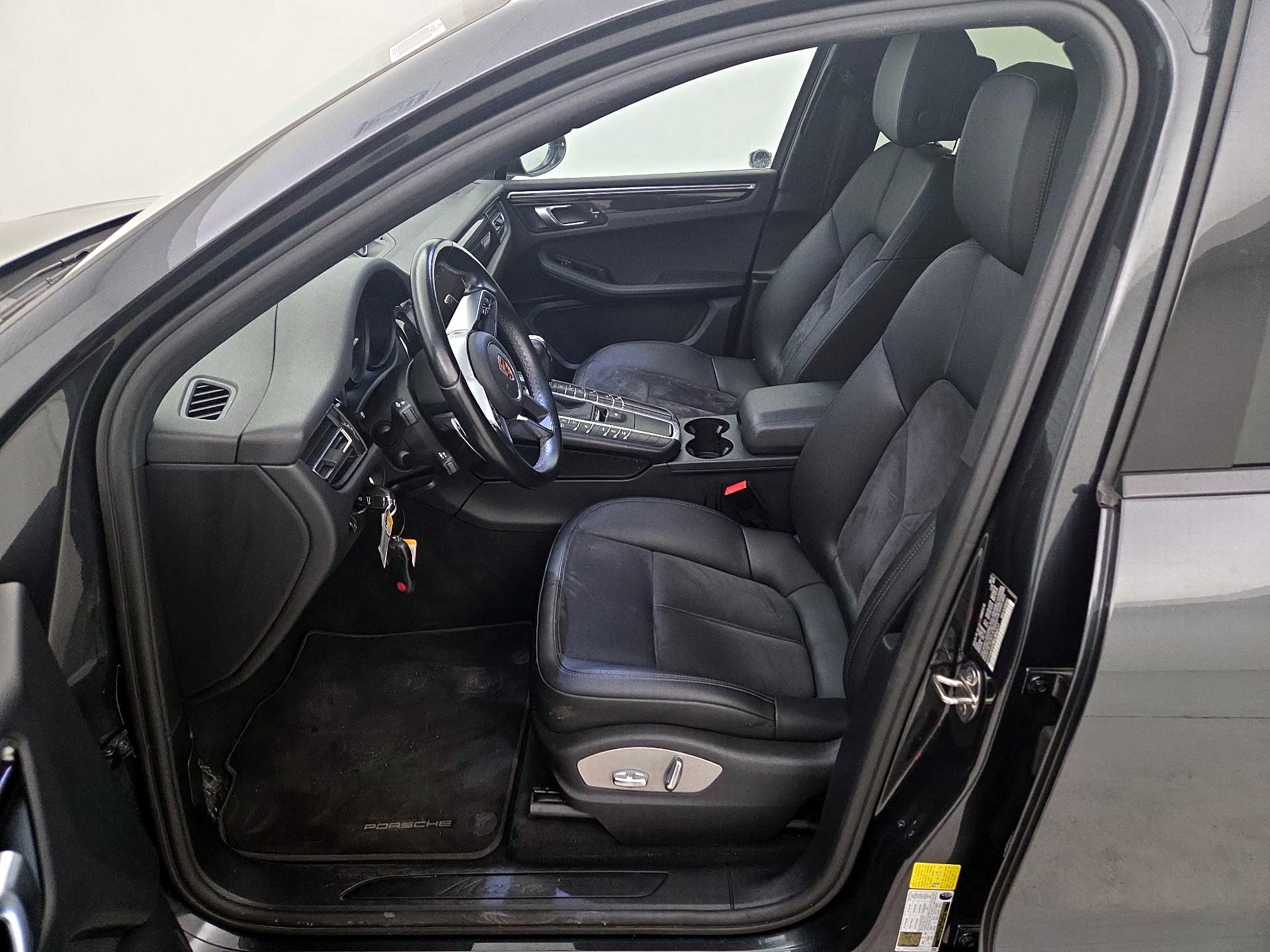 Thumbnail: 2021 Porsche Macan - 11