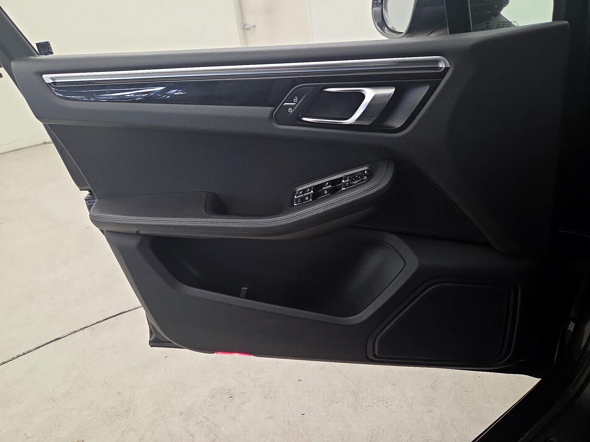 Thumbnail: 2021 Porsche Macan - 12