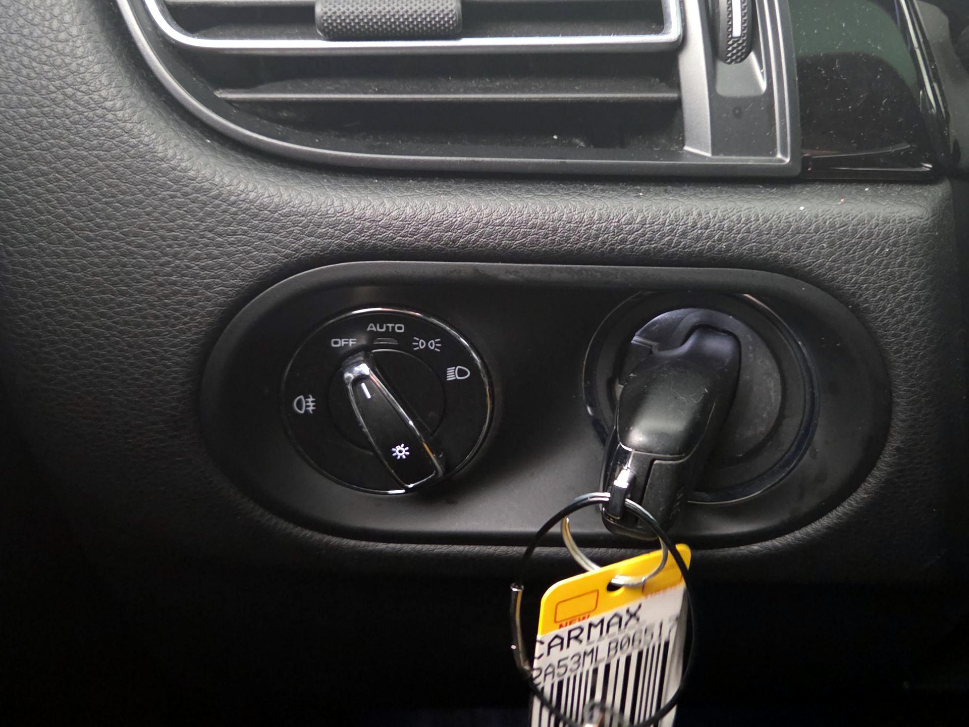 Thumbnail: 2021 Porsche Macan - 13