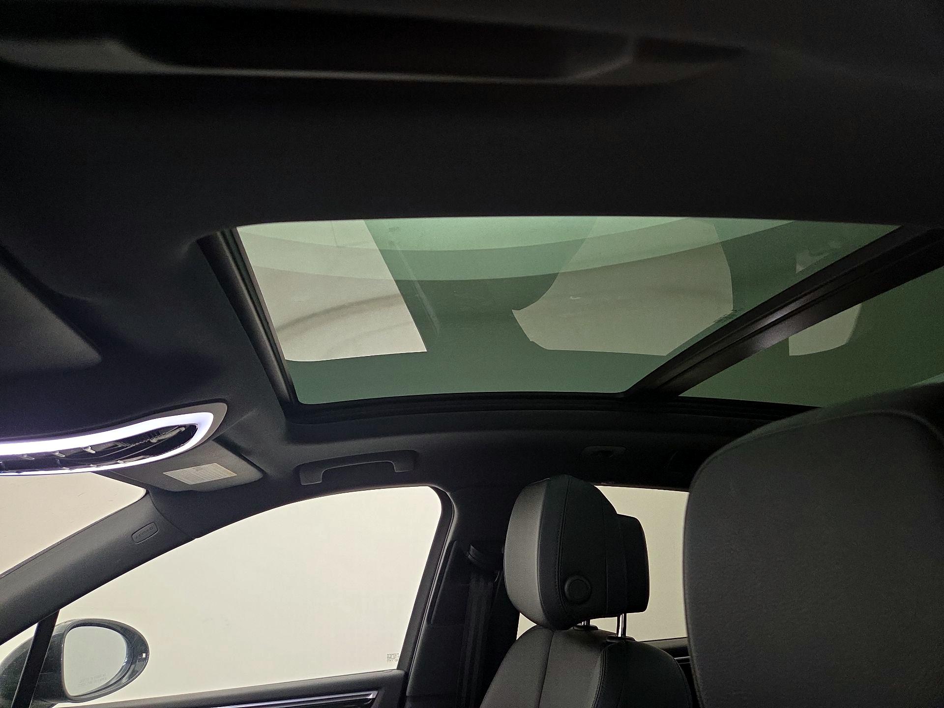 Thumbnail: 2021 Porsche Macan - 18