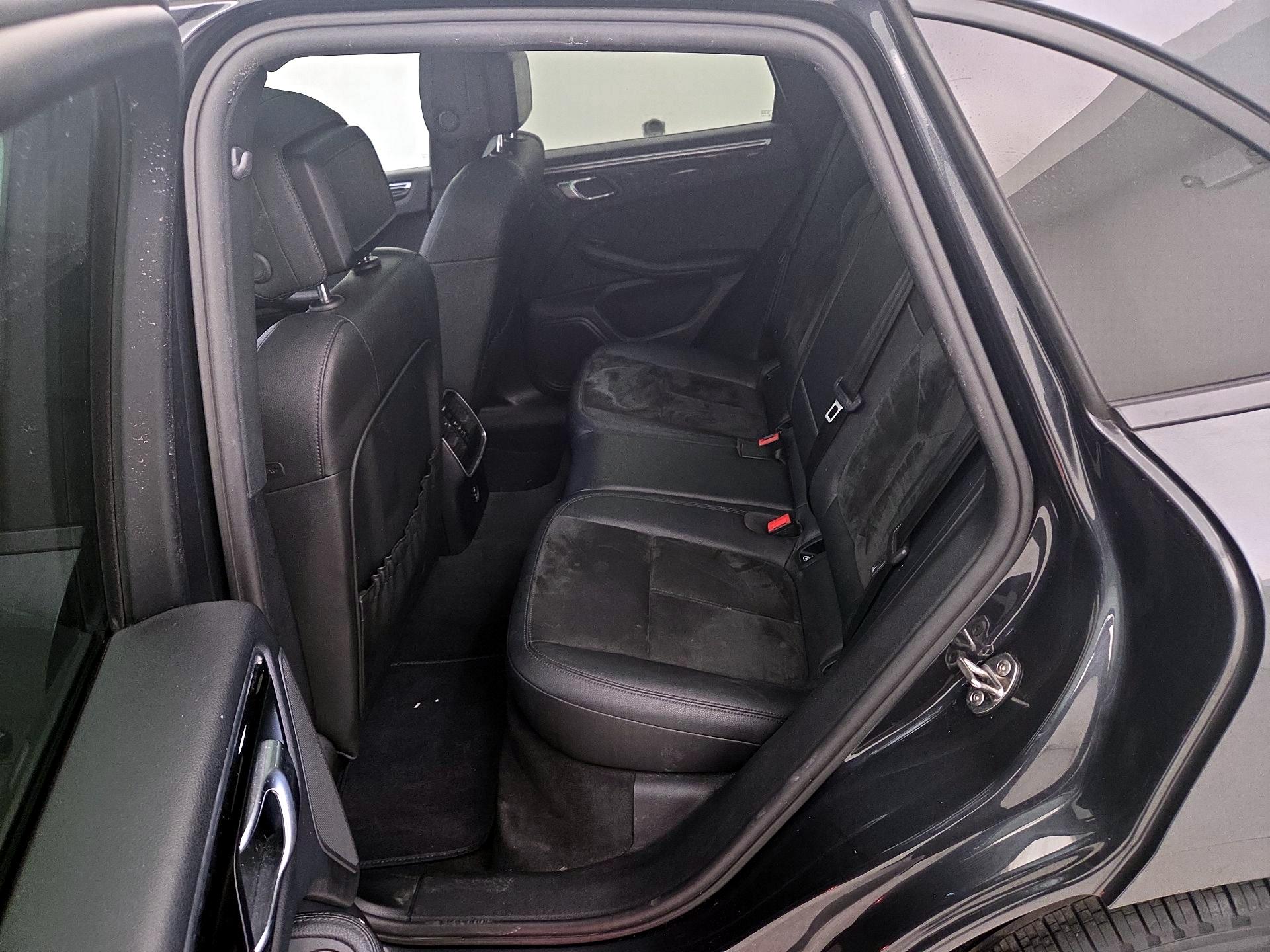 Thumbnail: 2021 Porsche Macan - 19