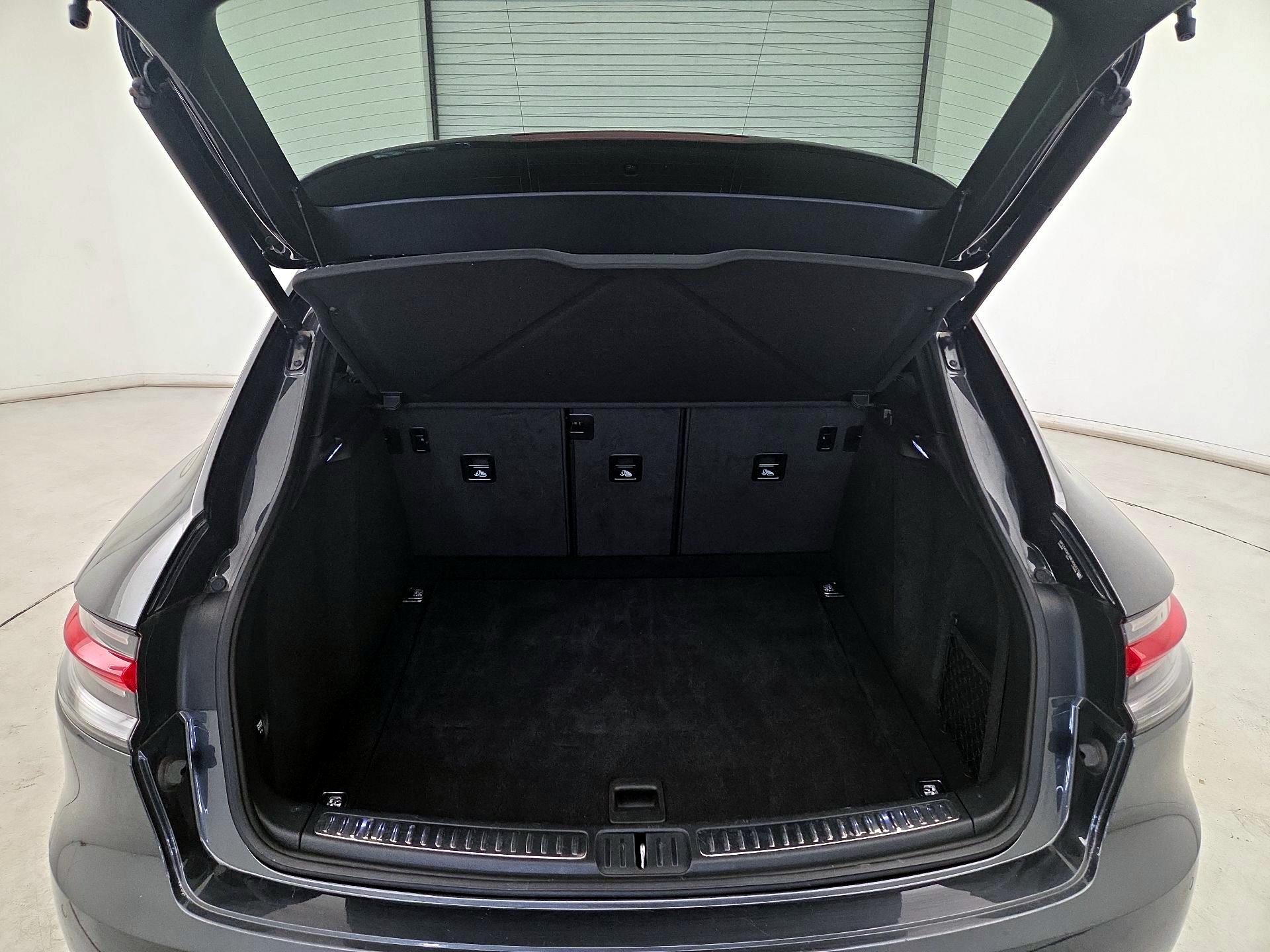 Thumbnail: 2021 Porsche Macan - 20