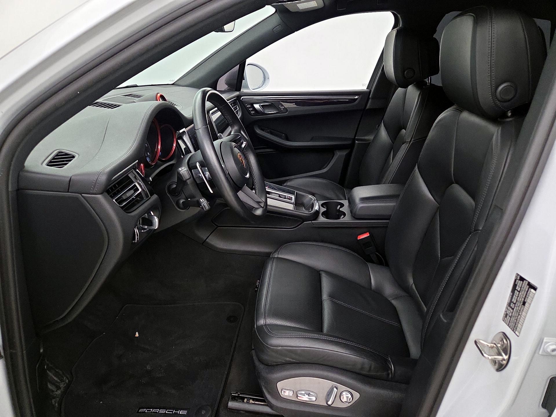 Thumbnail: 2022 Porsche Macan - 11