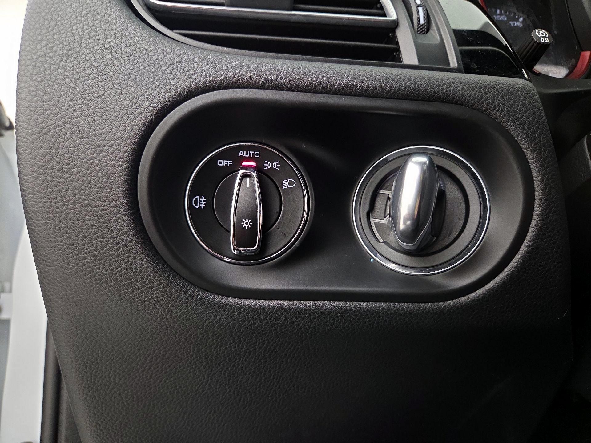 Thumbnail: 2022 Porsche Macan - 13