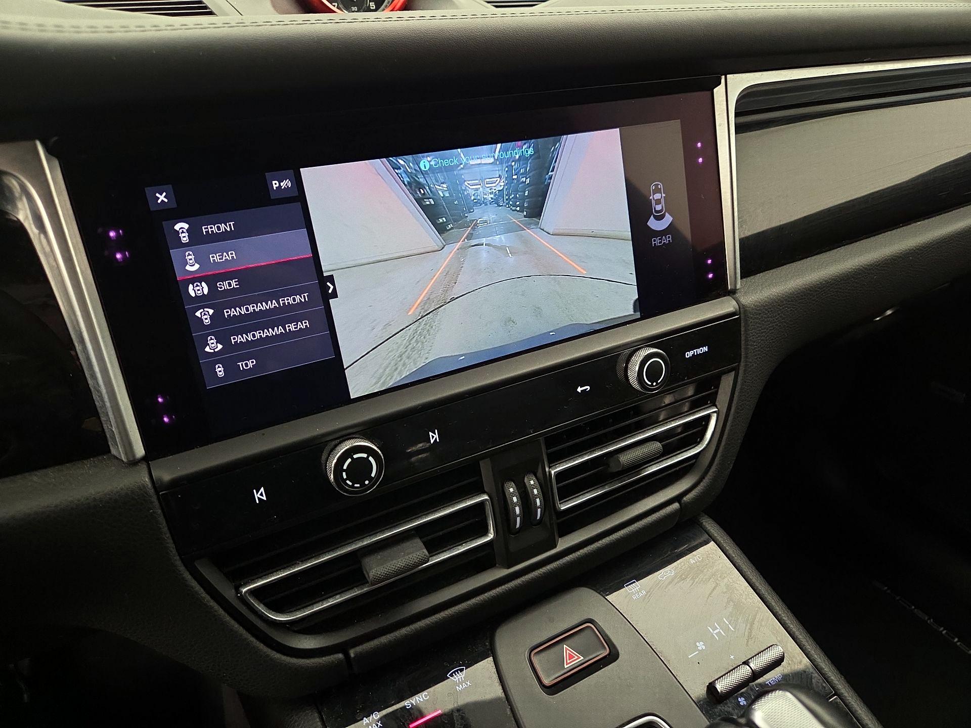 Thumbnail: 2022 Porsche Macan - 14