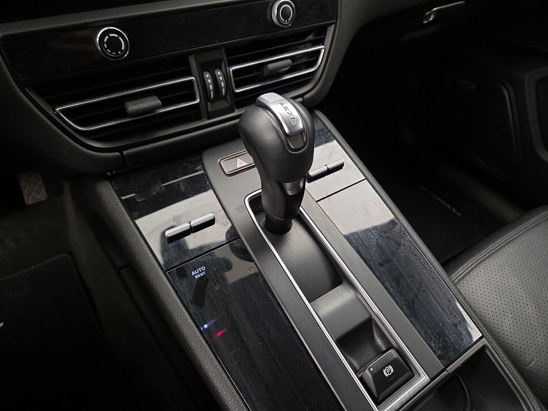 Thumbnail: 2022 Porsche Macan - 17