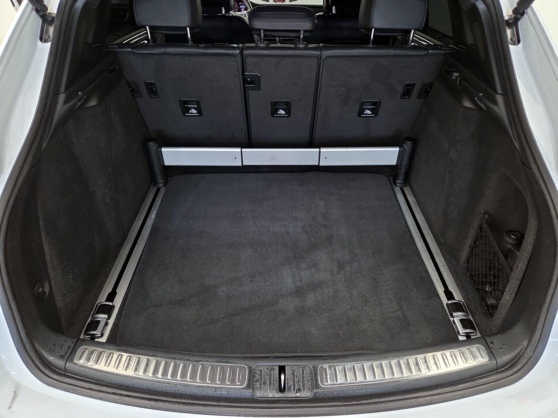 Thumbnail: 2022 Porsche Macan - 19