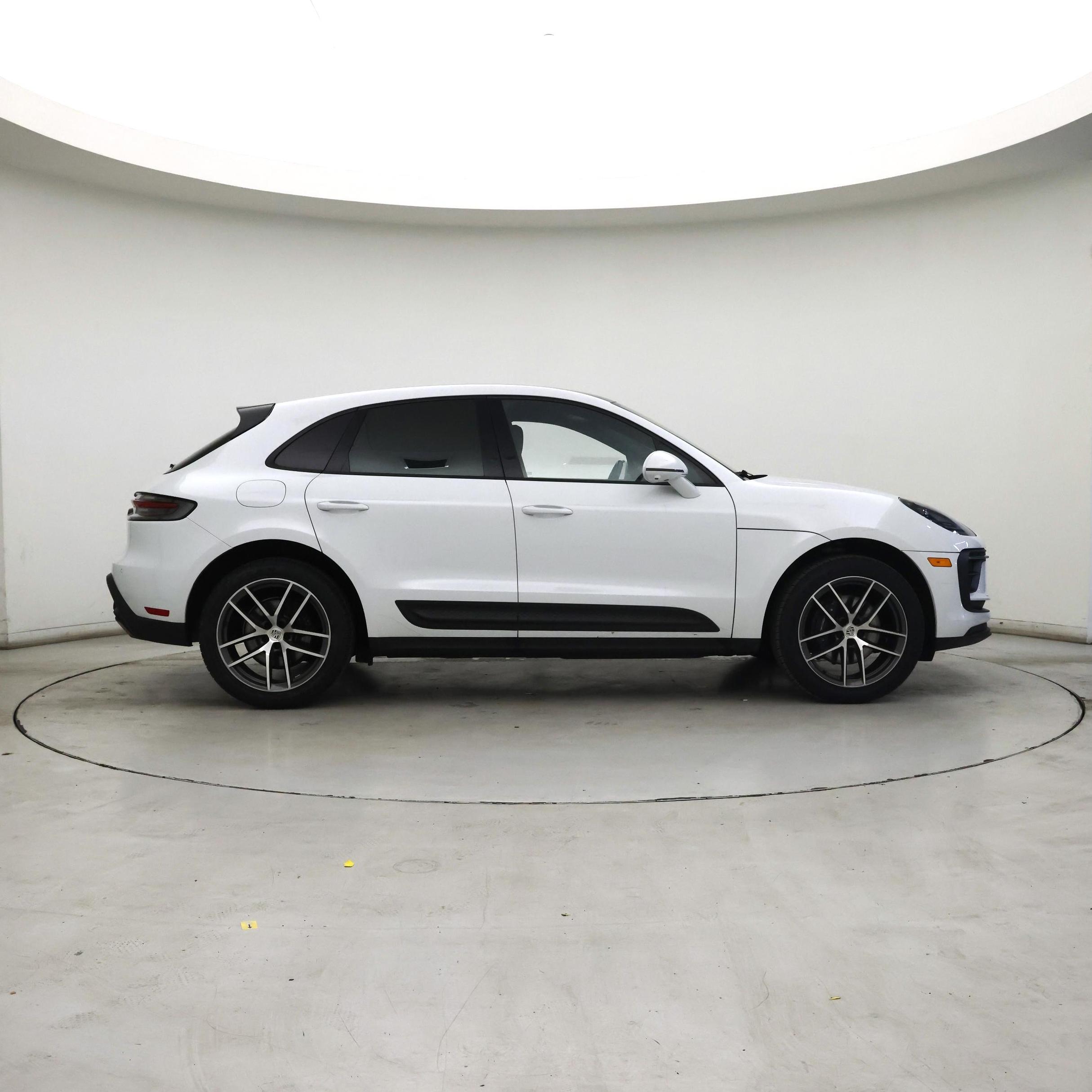 Thumbnail: 2022 Porsche Macan - 7