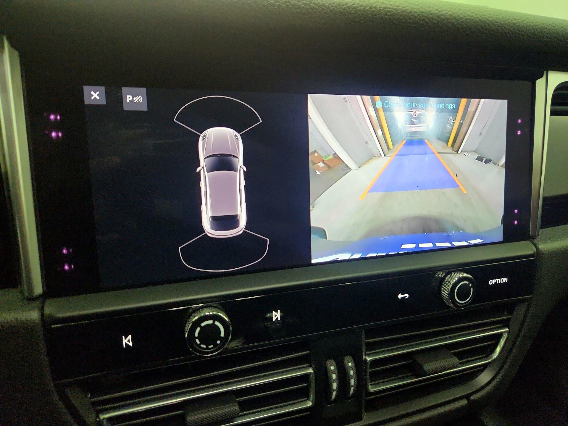 Thumbnail: 2022 Porsche Macan - 15