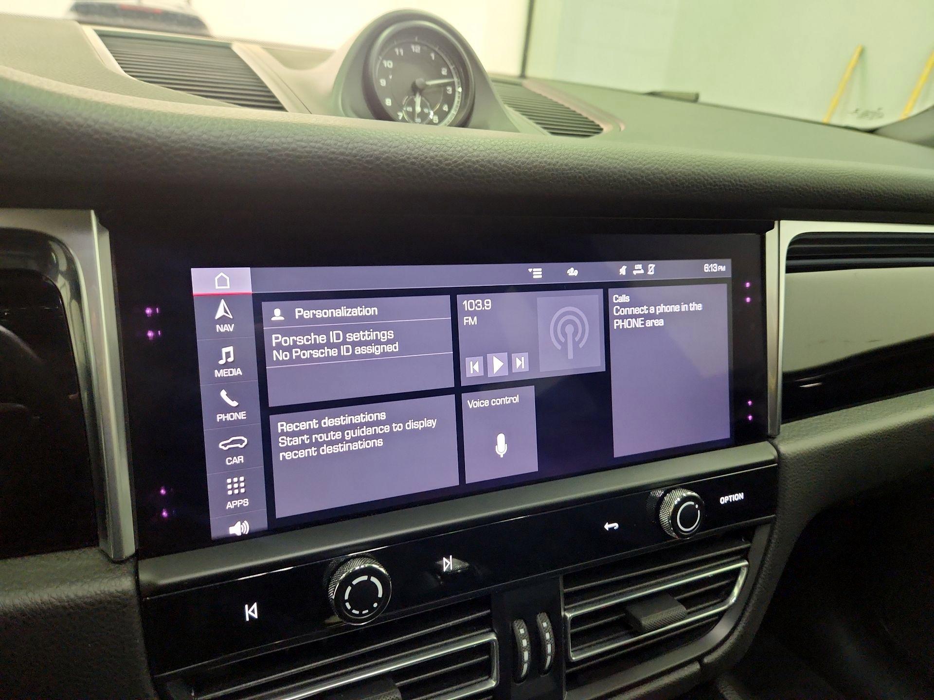 Thumbnail: 2022 Porsche Macan - 16