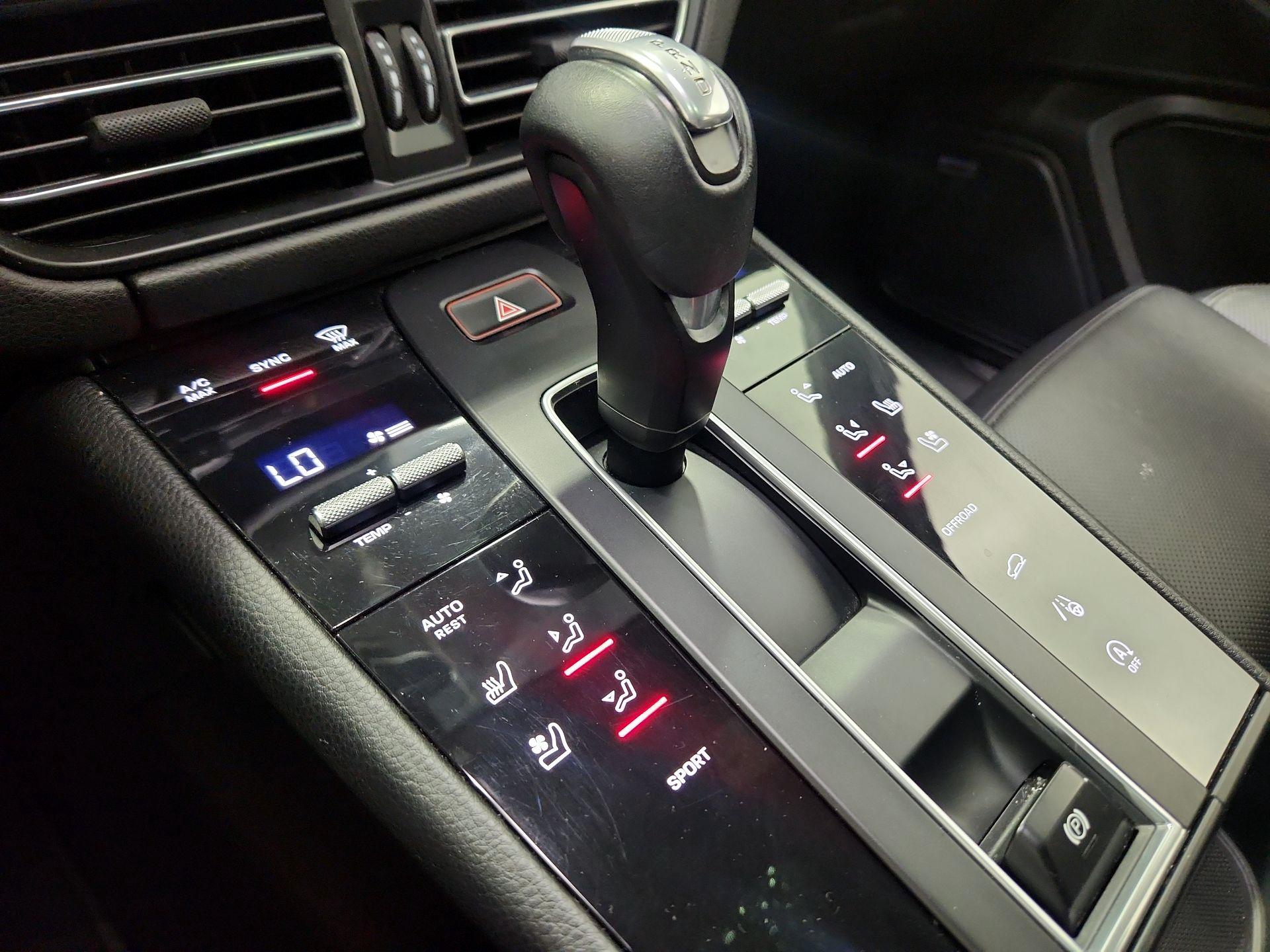 Thumbnail: 2022 Porsche Macan - 17