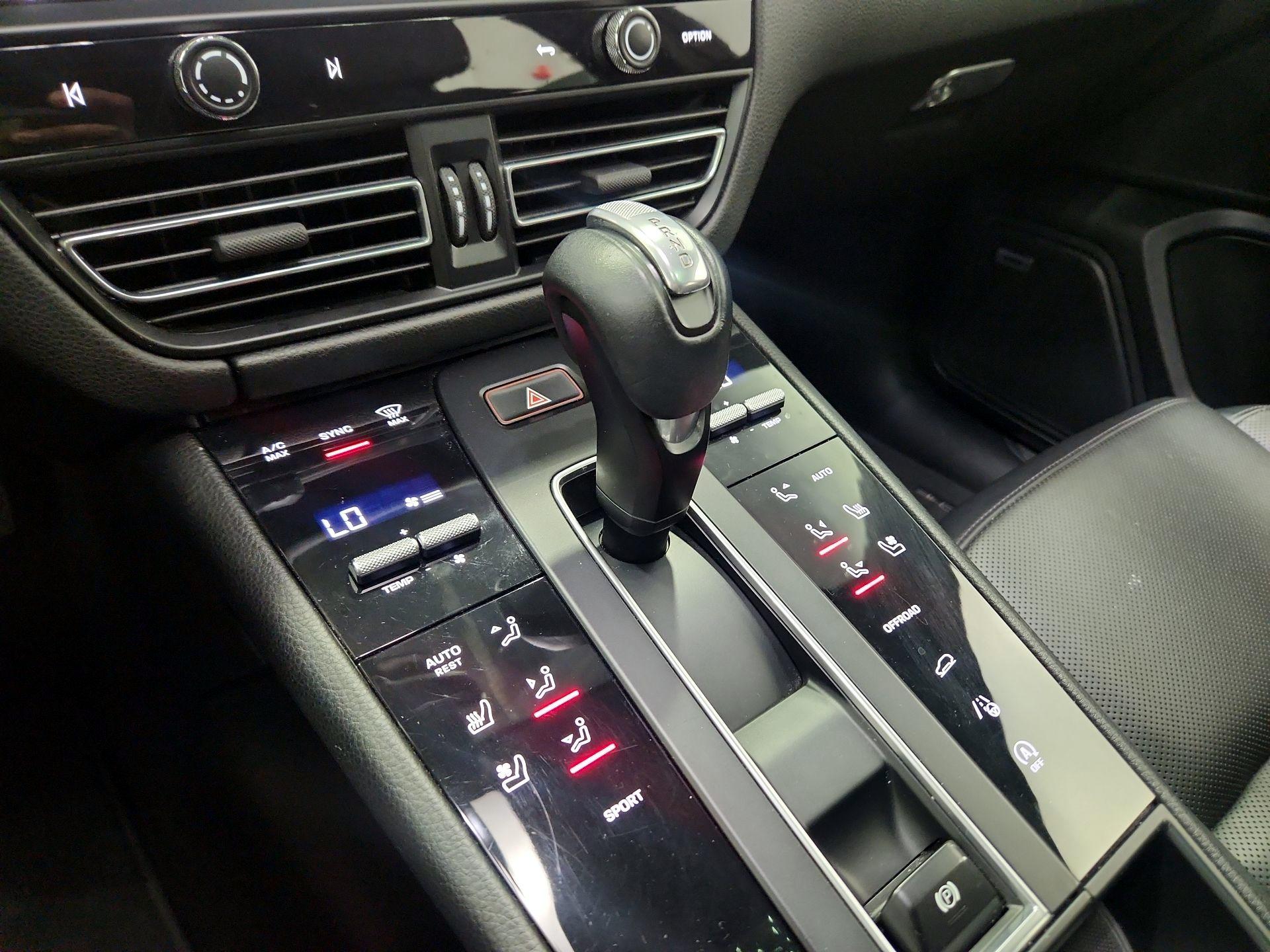 Thumbnail: 2022 Porsche Macan - 18