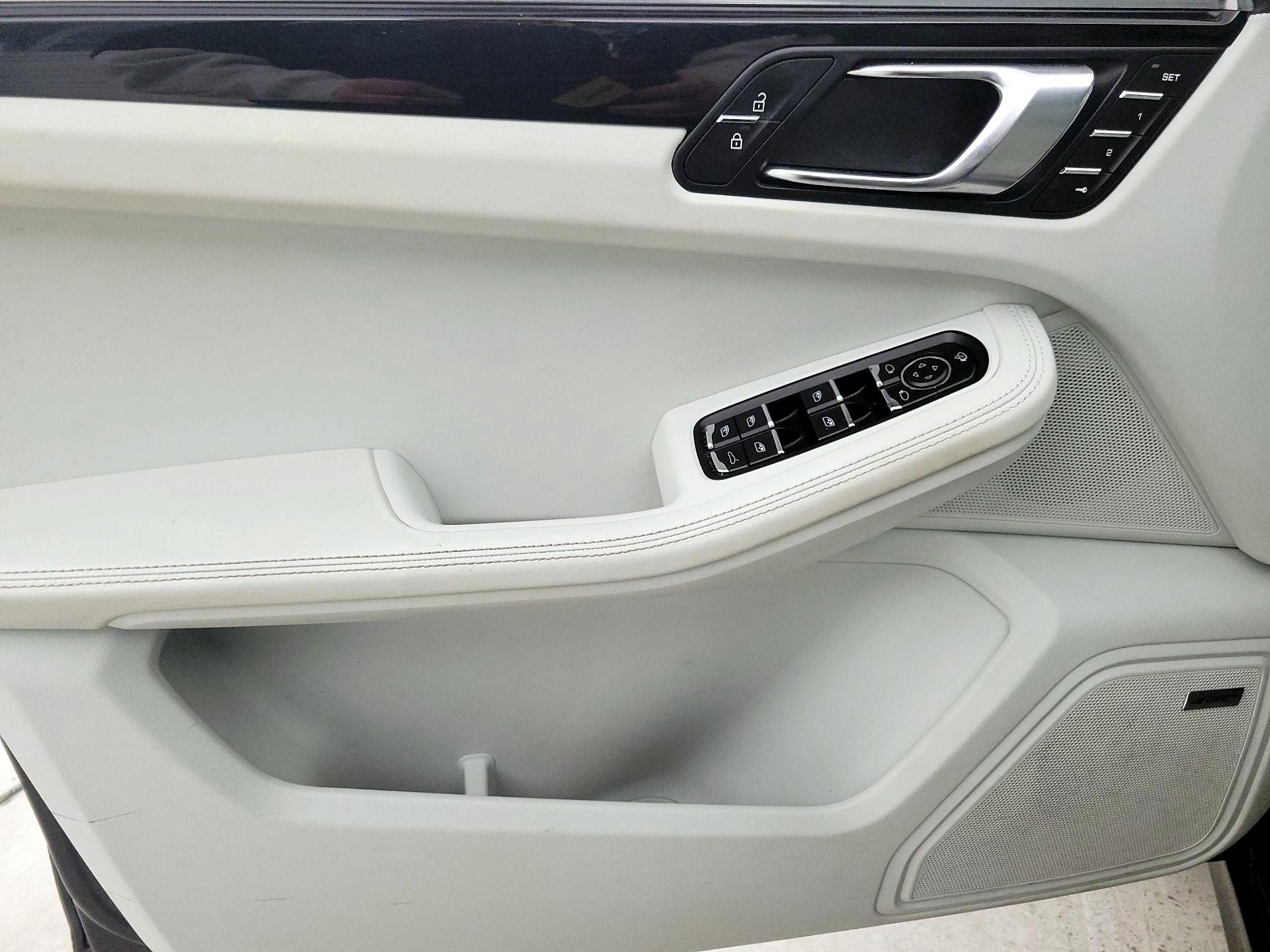 Thumbnail: 2023 Porsche Macan - 12